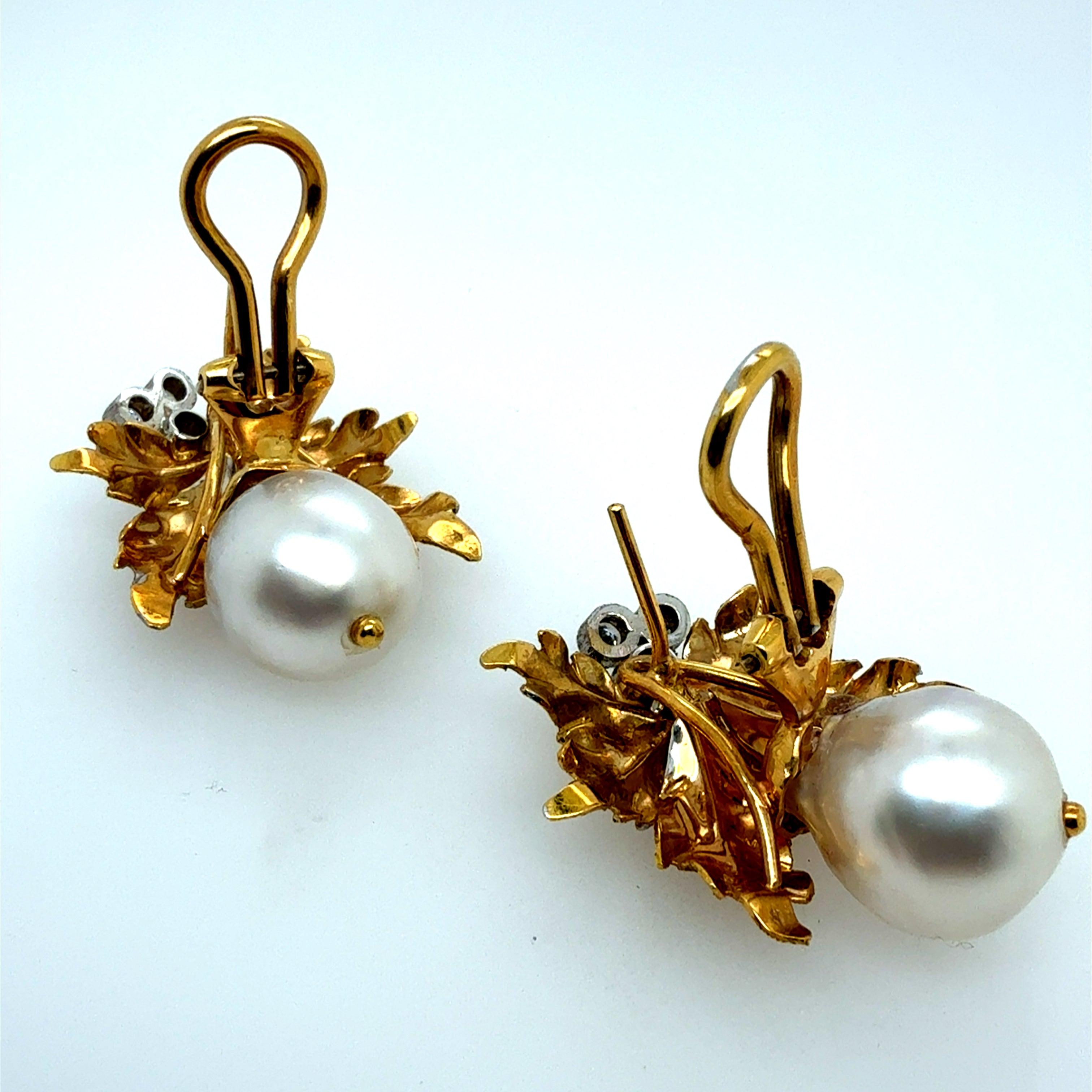Retro-Gold-Ohrringe mit Naturdiamanten und 11 mm großen Perlenblättern, CIRCA 1970 im Angebot 3