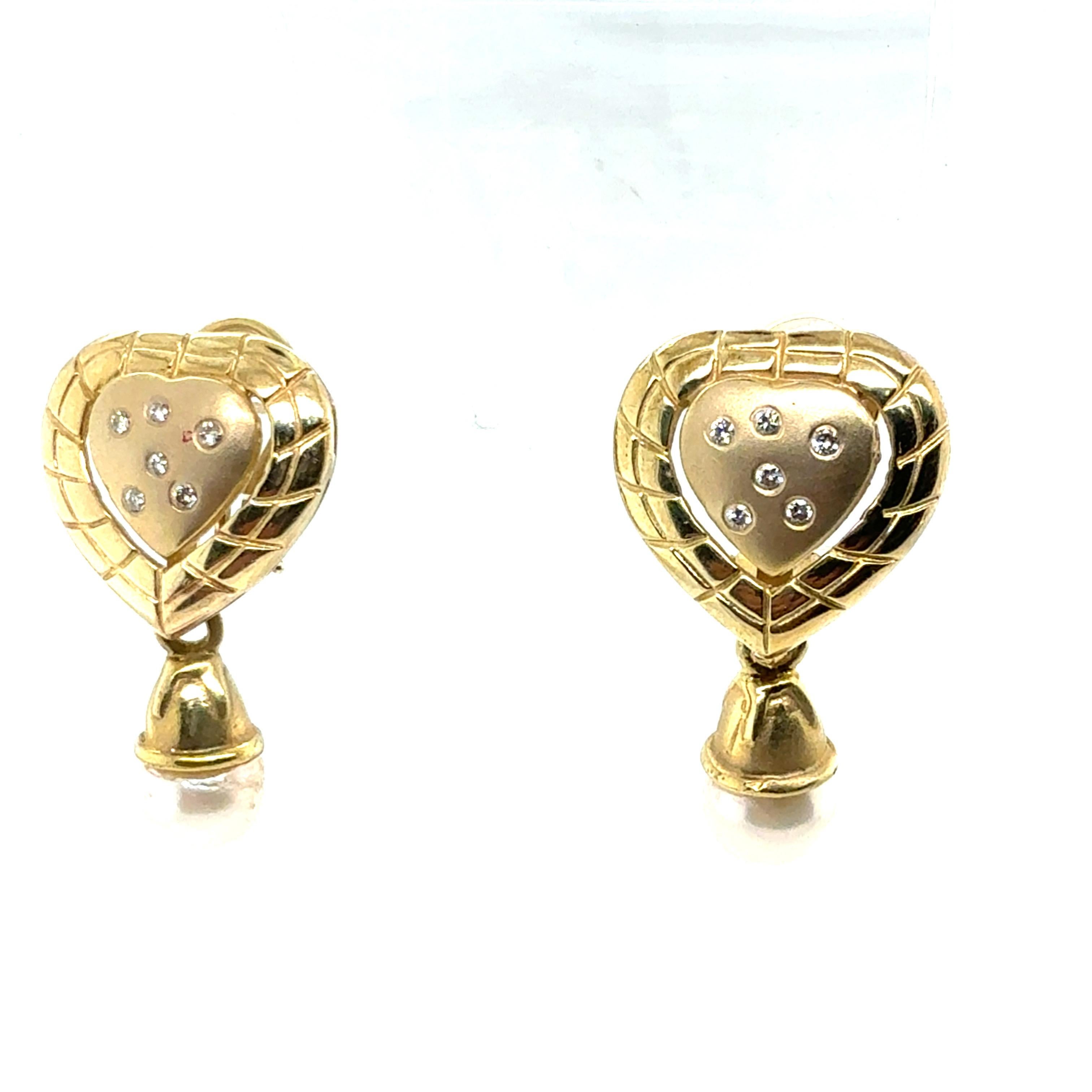 Orecchini a goccia a cuore in oro retrò con diamanti naturali e perle, CIRCA 1990 in vendita 2