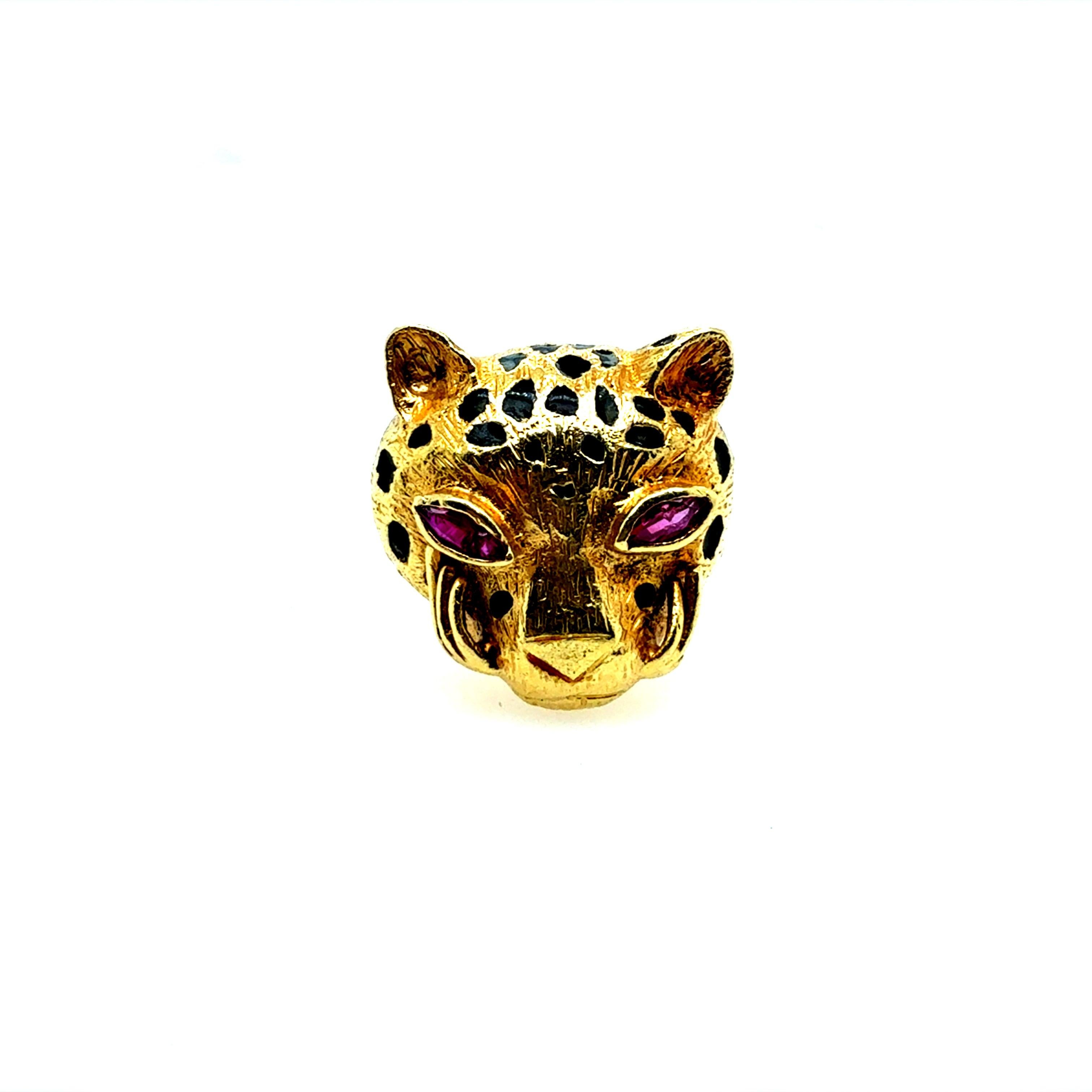 Retro Gold Natural Ruby Eyes Leopard Statement Ring Made in Italy Circa 1990 For Sale 2