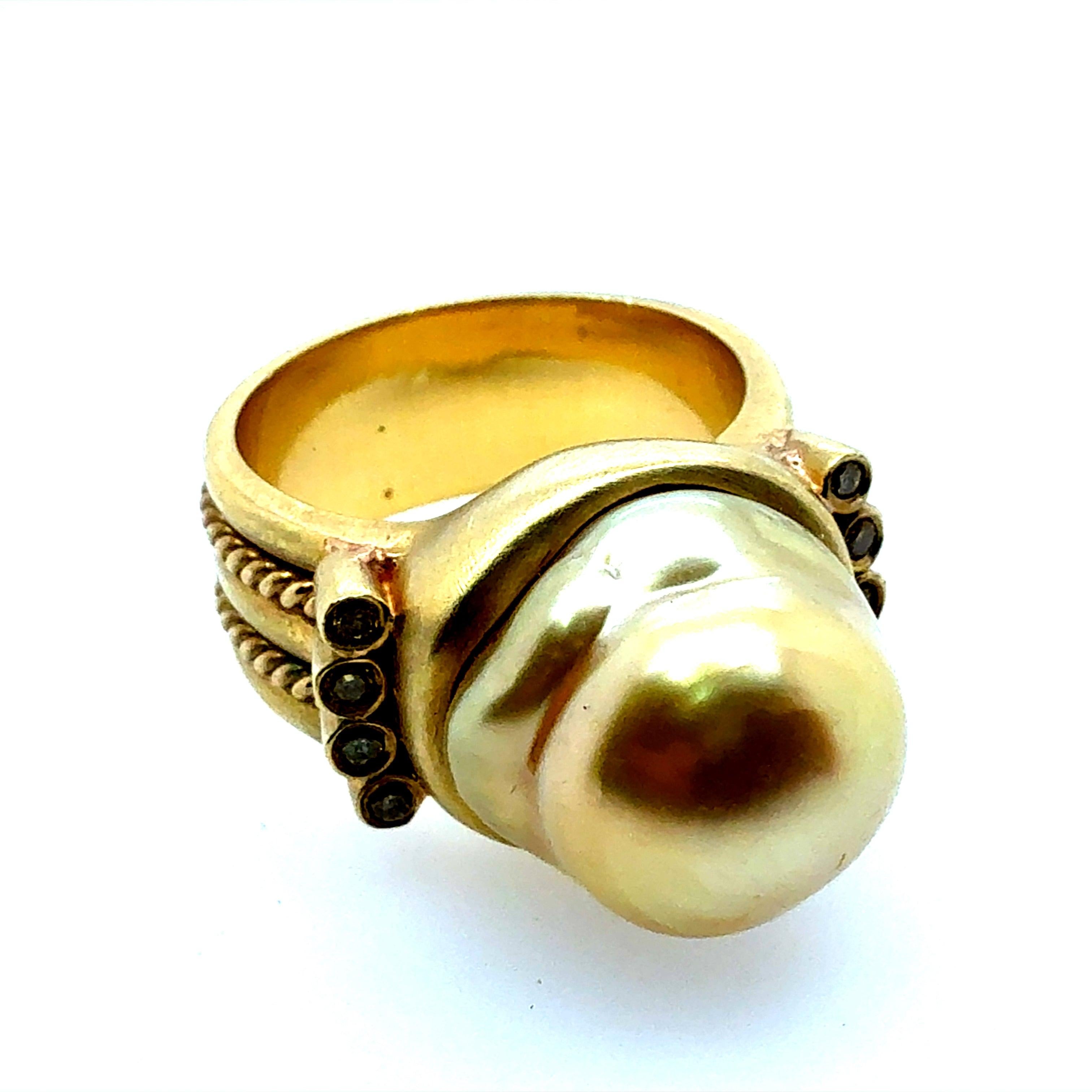 Retro Gold Natural Vivid Yellow Diamond & Golden South Sea Pearl Ring Circa 1990 In Good Condition For Sale In Los Angeles, CA