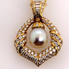 Collier rétro en or 7,5 carats, diamant rond naturel incolore et perle, circa 1950