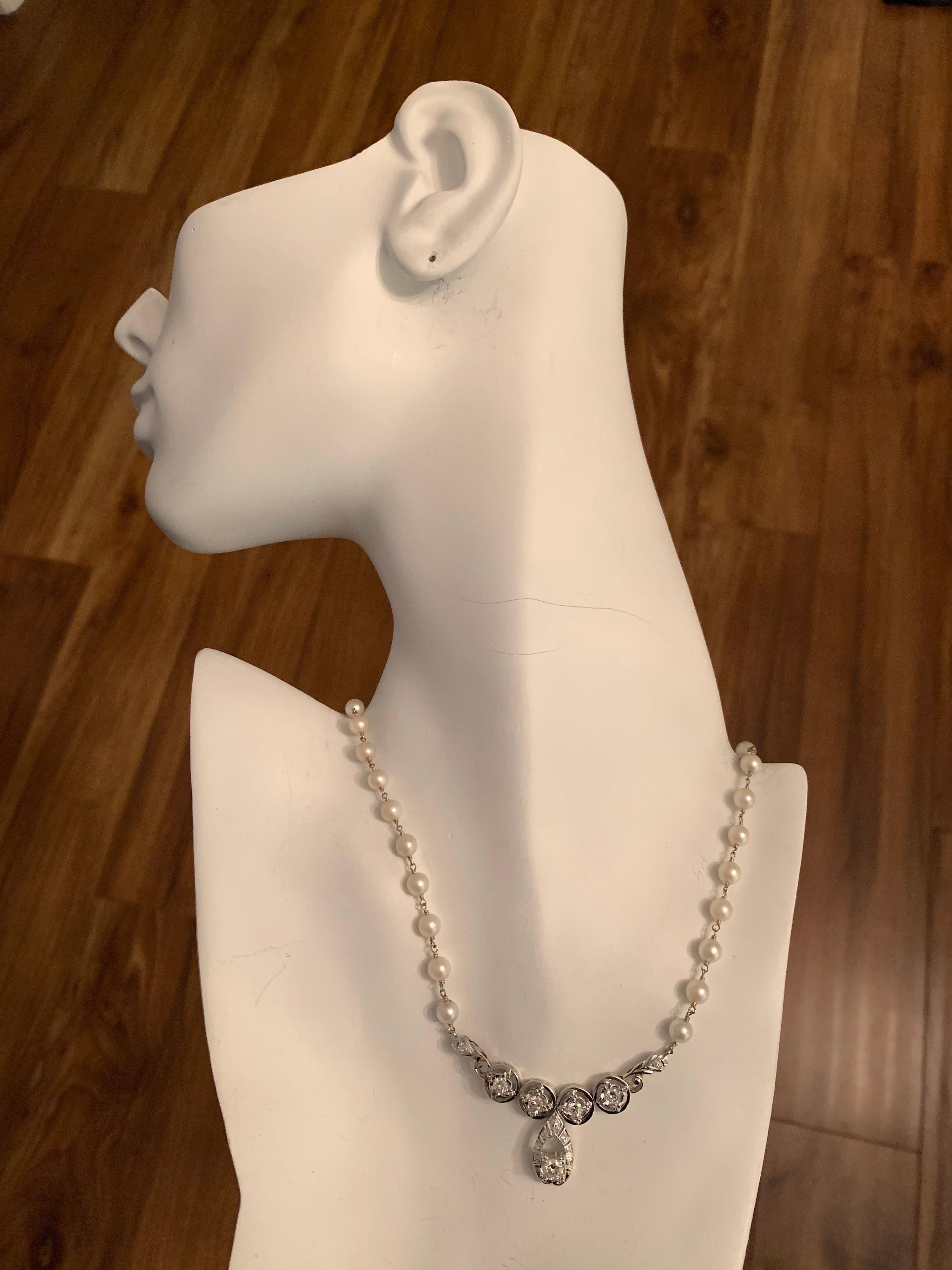 A stunning 14k white gold, diamond and pearl vintage necklace. The 14 Natural Diamonds range from G-I color and SI-VS in clarity.

Weight is 14.46g. The piece is 16 inches in length .
