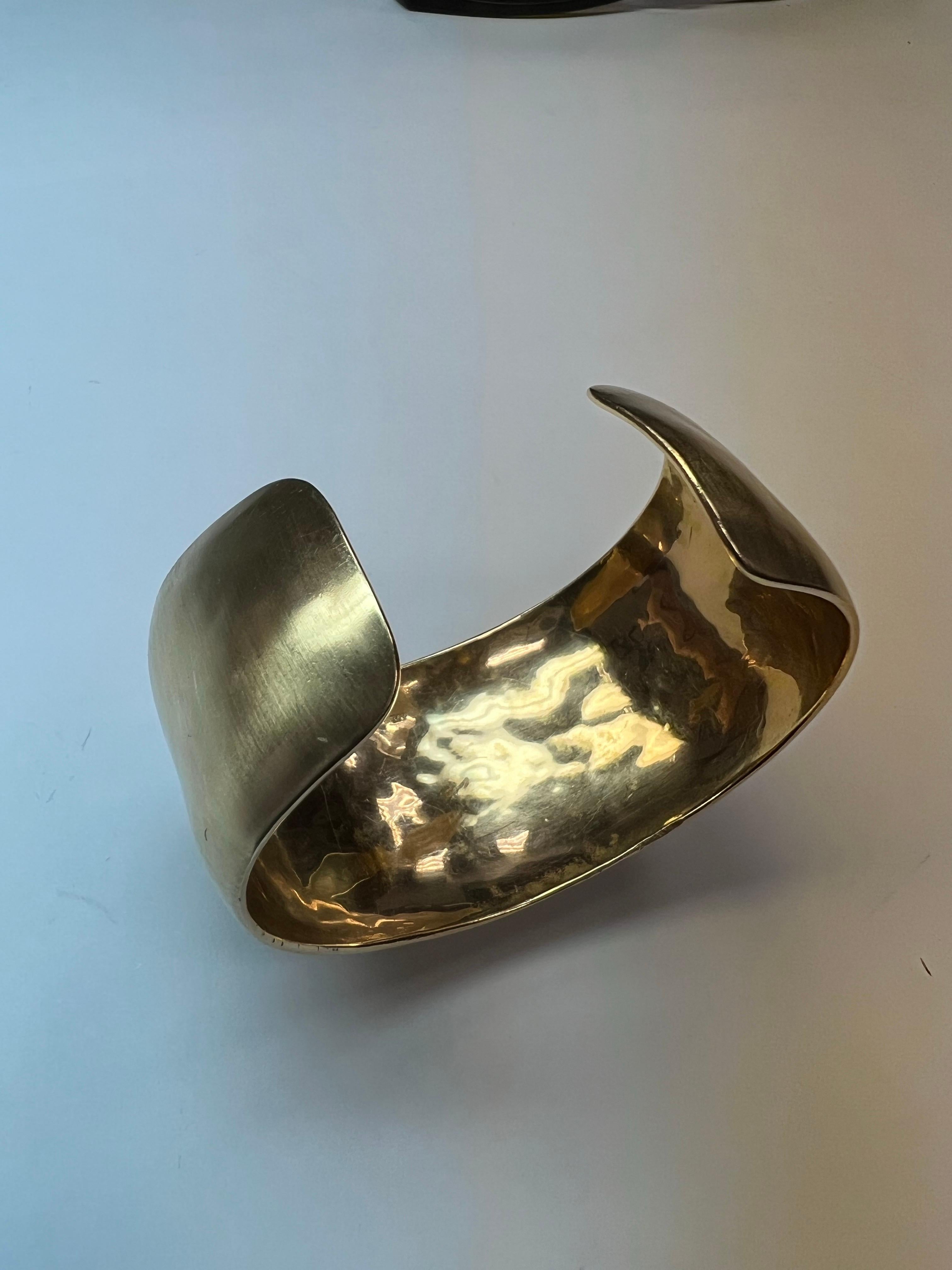 Taille ronde Retro Gold One Carat Natural Brown Diamond Roman Carnelian Intaglio Bangle Cuff en vente