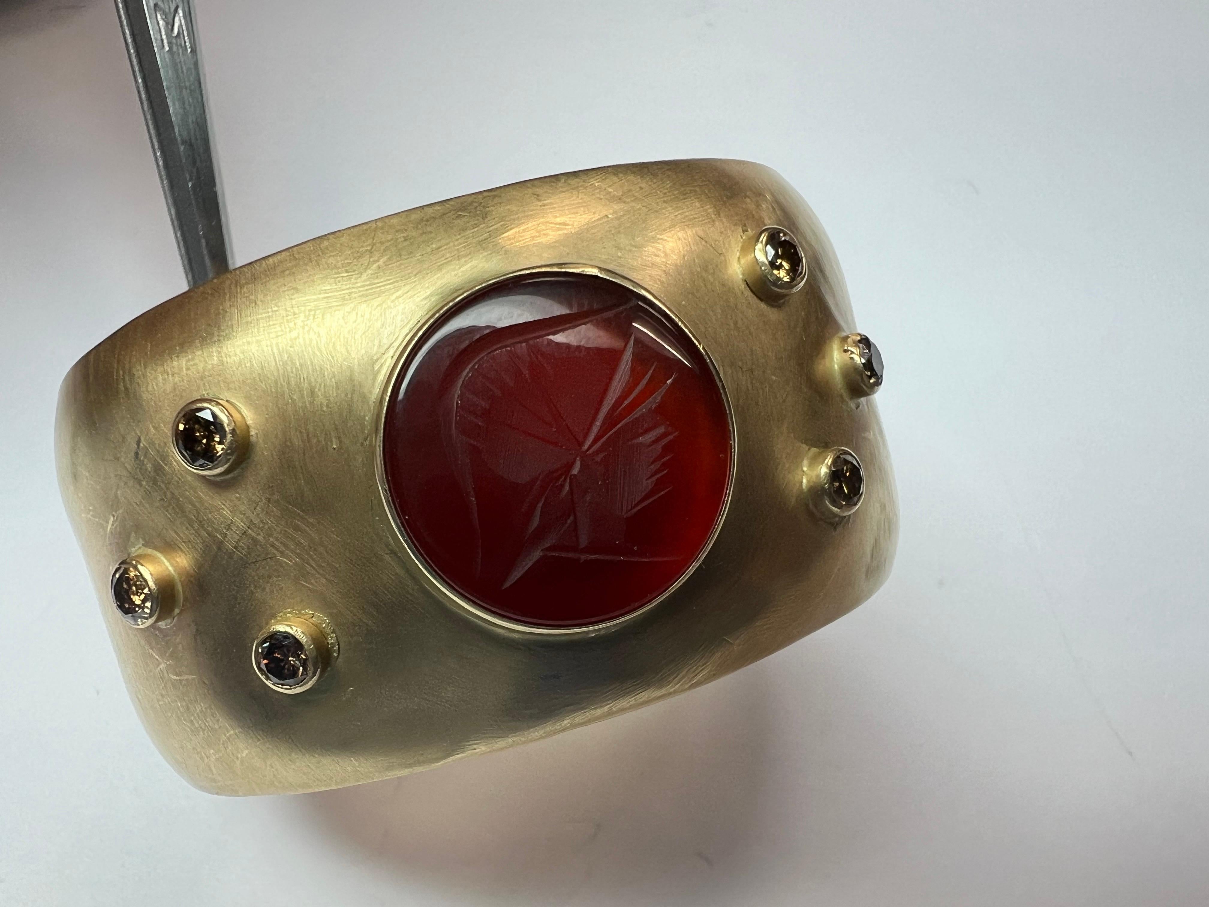 Retro Gold One Carat Natural Brown Diamond Roman Carnelian Intaglio Bangle Cuff Bon état - En vente à Los Angeles, CA