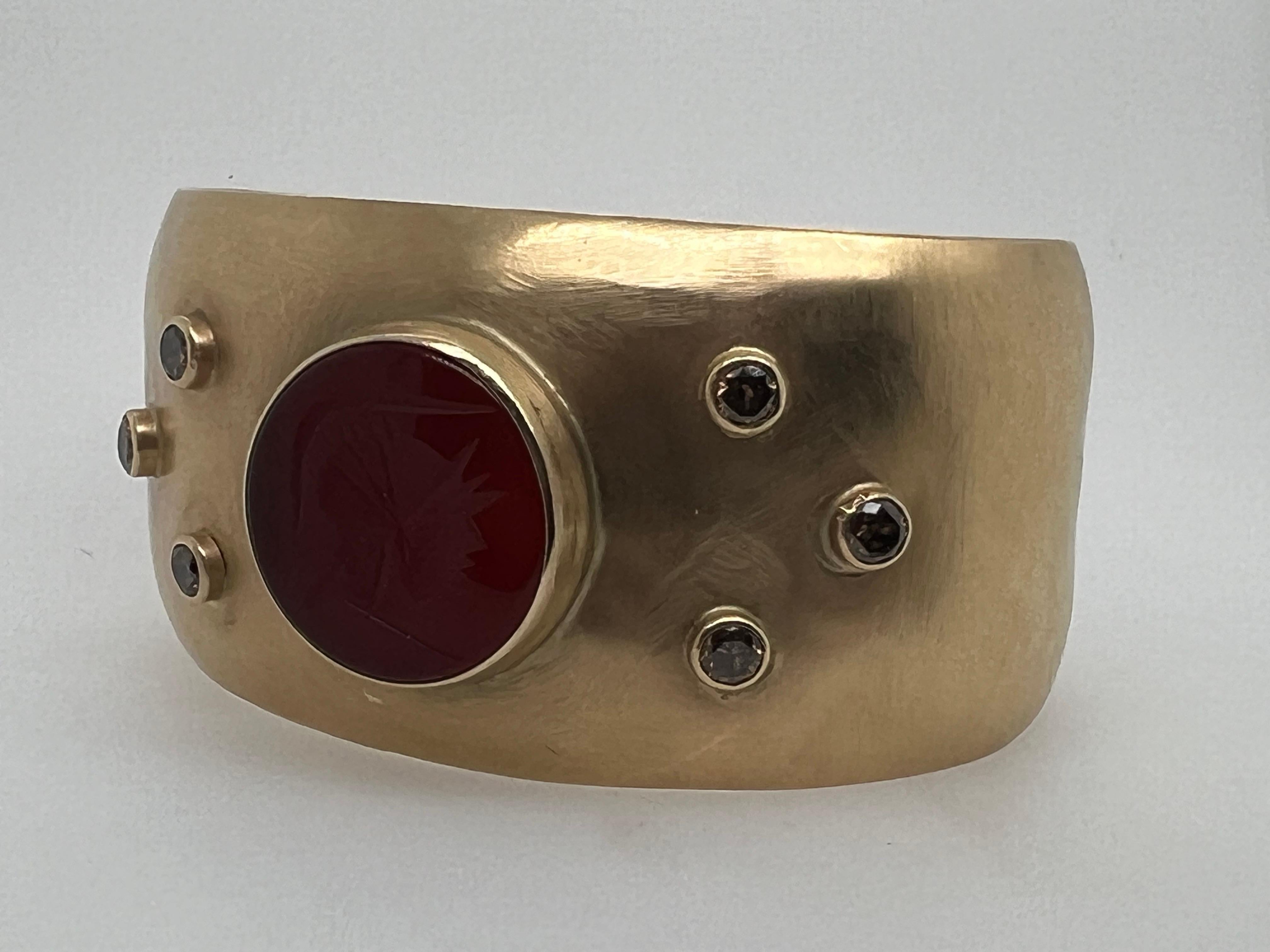 Retro Gold One Carat Natural Brown Diamond Roman Carnelian Intaglio Bangle Cuff en vente 3