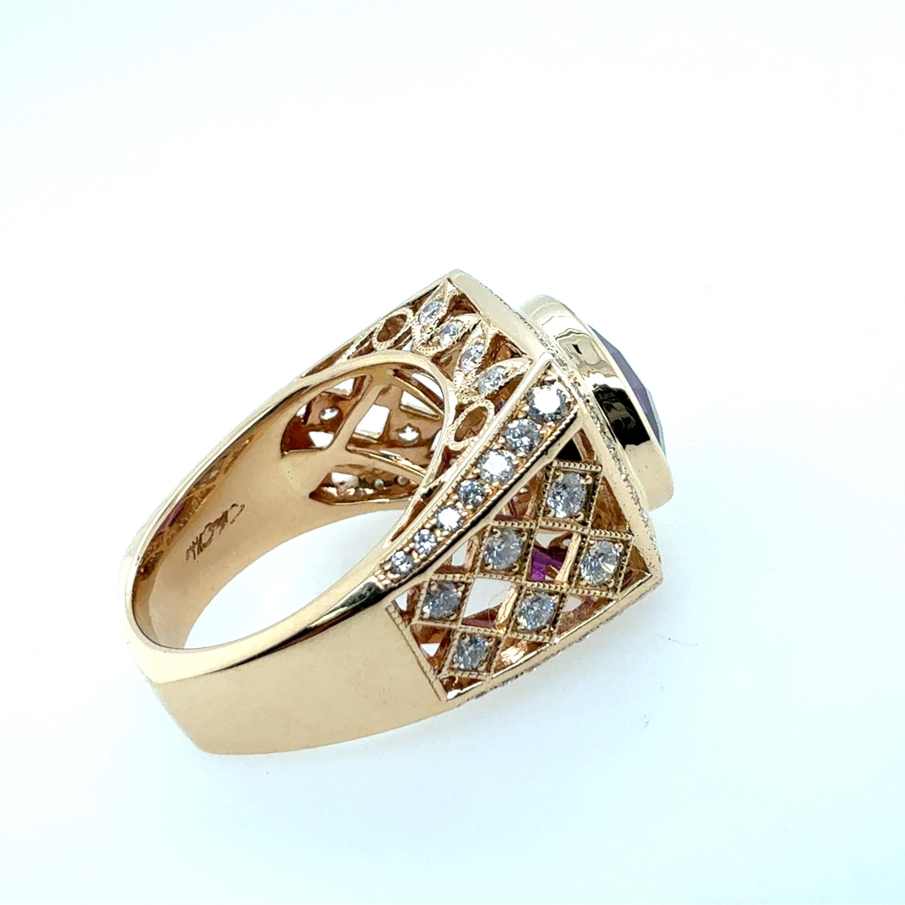 Taille ovale Retro Gold One Carat Natural Colorless Diamond Amethyst Mens Statement Ring (bague pour homme en or rétro) en vente