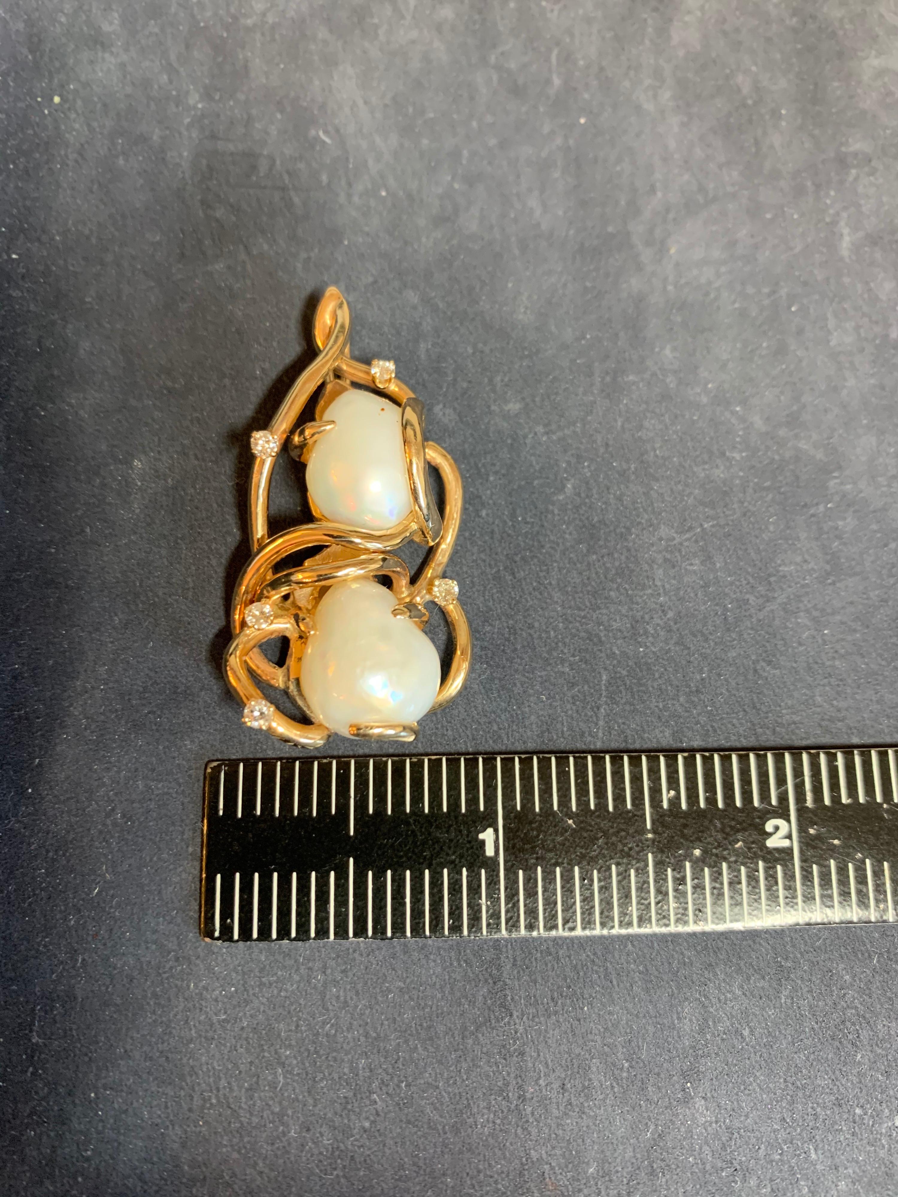 Retro Gold Pendant 0.20 Carat Natural Diamond And Pearl Hand Craft, circa 1980 For Sale 1