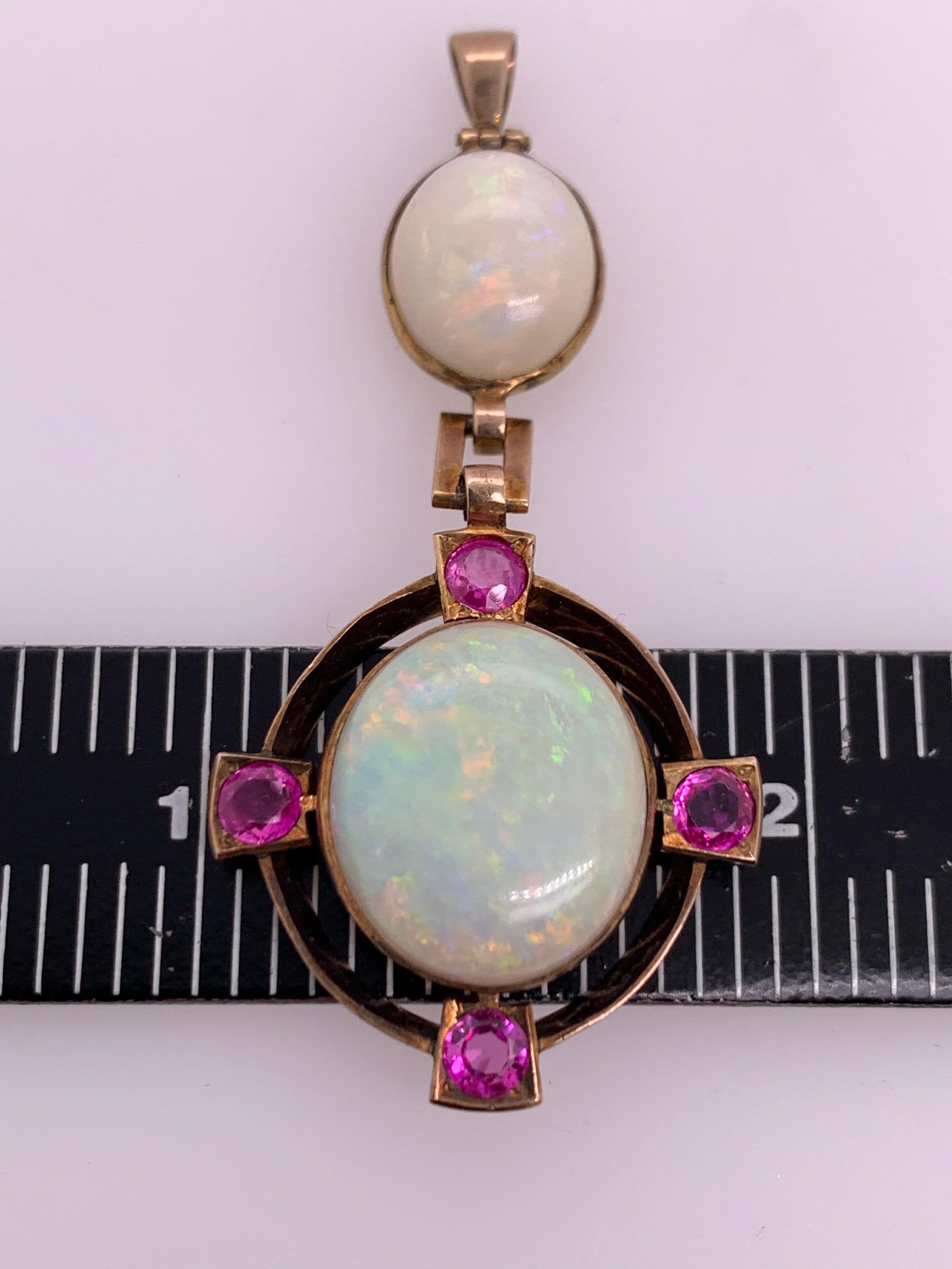 Ciondolo in oro retrò da 10,50 carati di opale bianco naturale cabochon e rubino in vendita 4