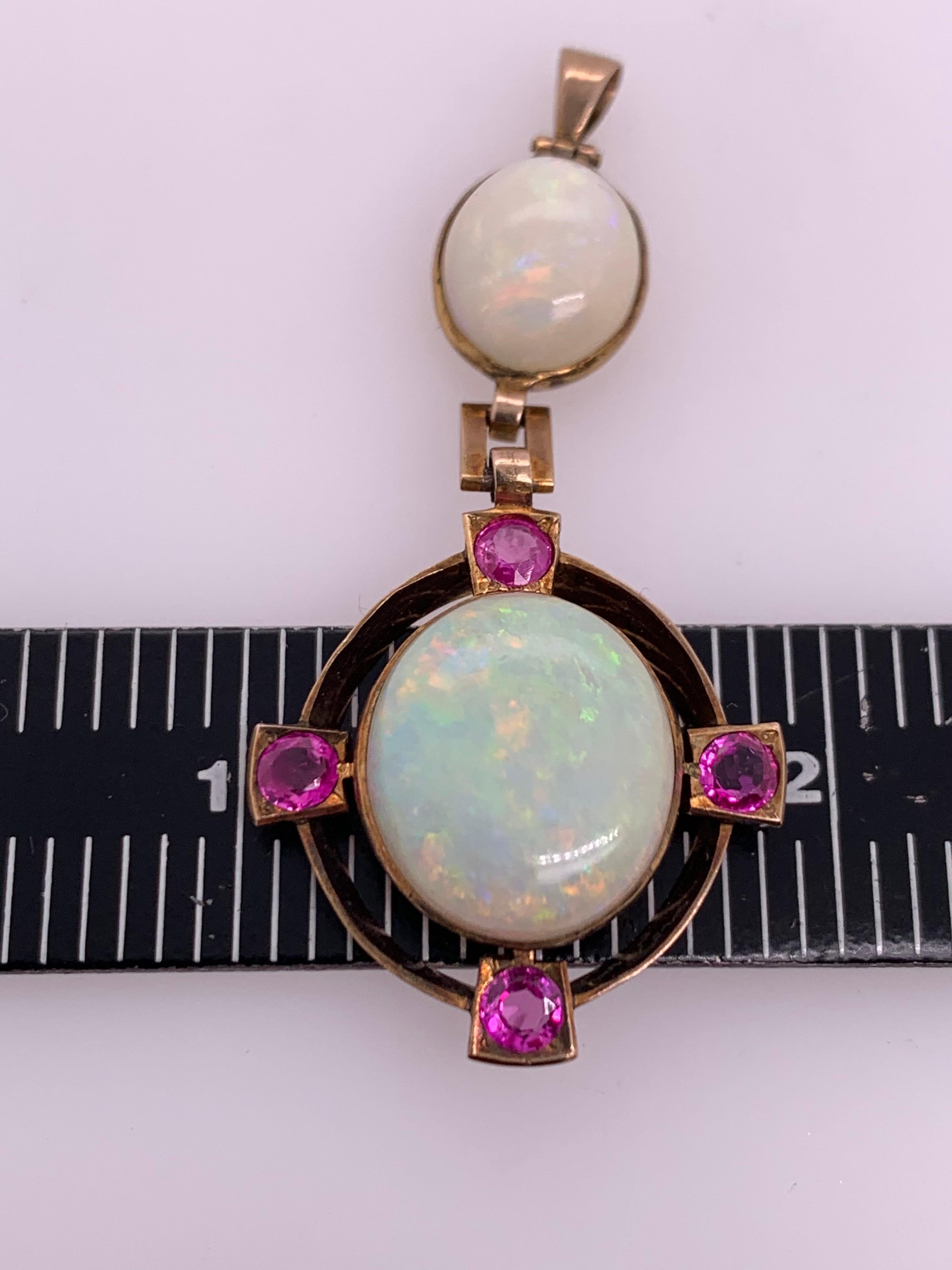 Ciondolo in oro retrò da 10,50 carati di opale bianco naturale cabochon e rubino in vendita 3