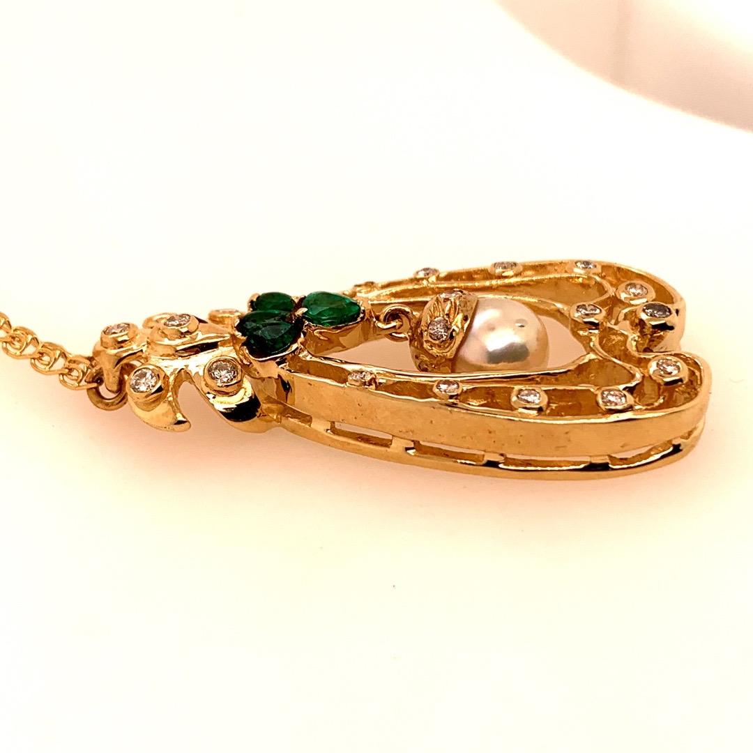Retro Gold Pendant 1.75 Carat Natural Colombian Emerald Gem & Diamond circa 1960 For Sale 1