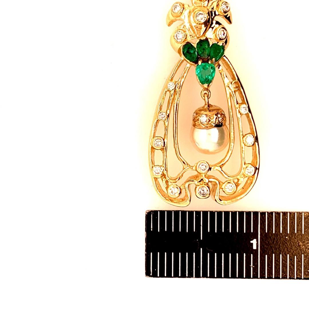 Retro Gold Pendant 1.75 Carat Natural Colombian Emerald Gem & Diamond circa 1960 For Sale 4