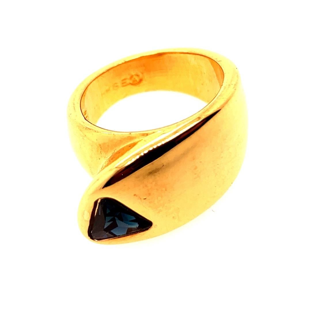 Retro Gold Ring 1 Carat Natural Deep Blue Sapphire Trillion Gem Stone circa 1960 For Sale 5