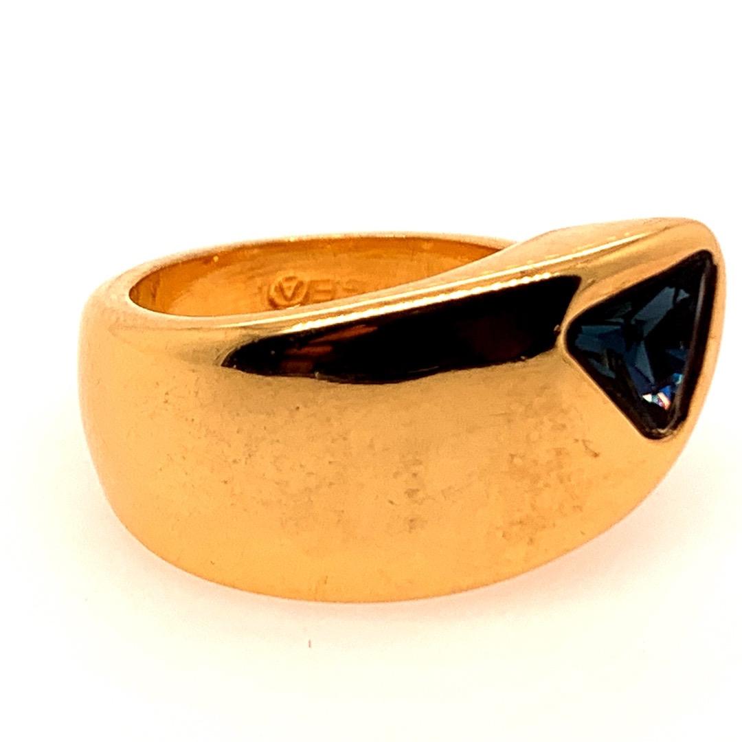 Retro Gold Ring 1 Carat Natural Deep Blue Sapphire Trillion Gem Stone circa 1960 For Sale 3