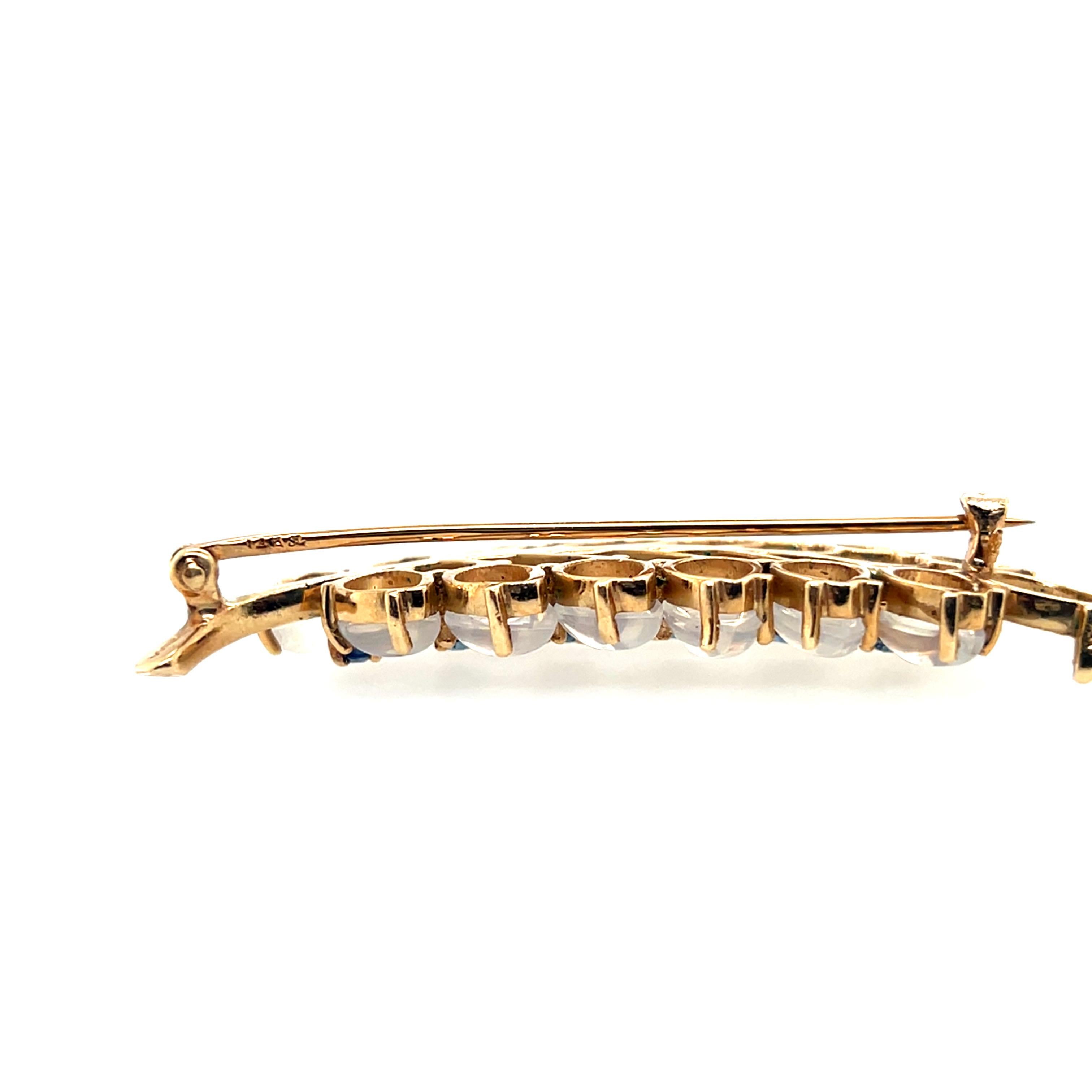 Women's or Men's Retro Gold Sapphire and Rare Blue Cabochon Moonstone Leaf Shaped Pin Brooch 1970 For Sale