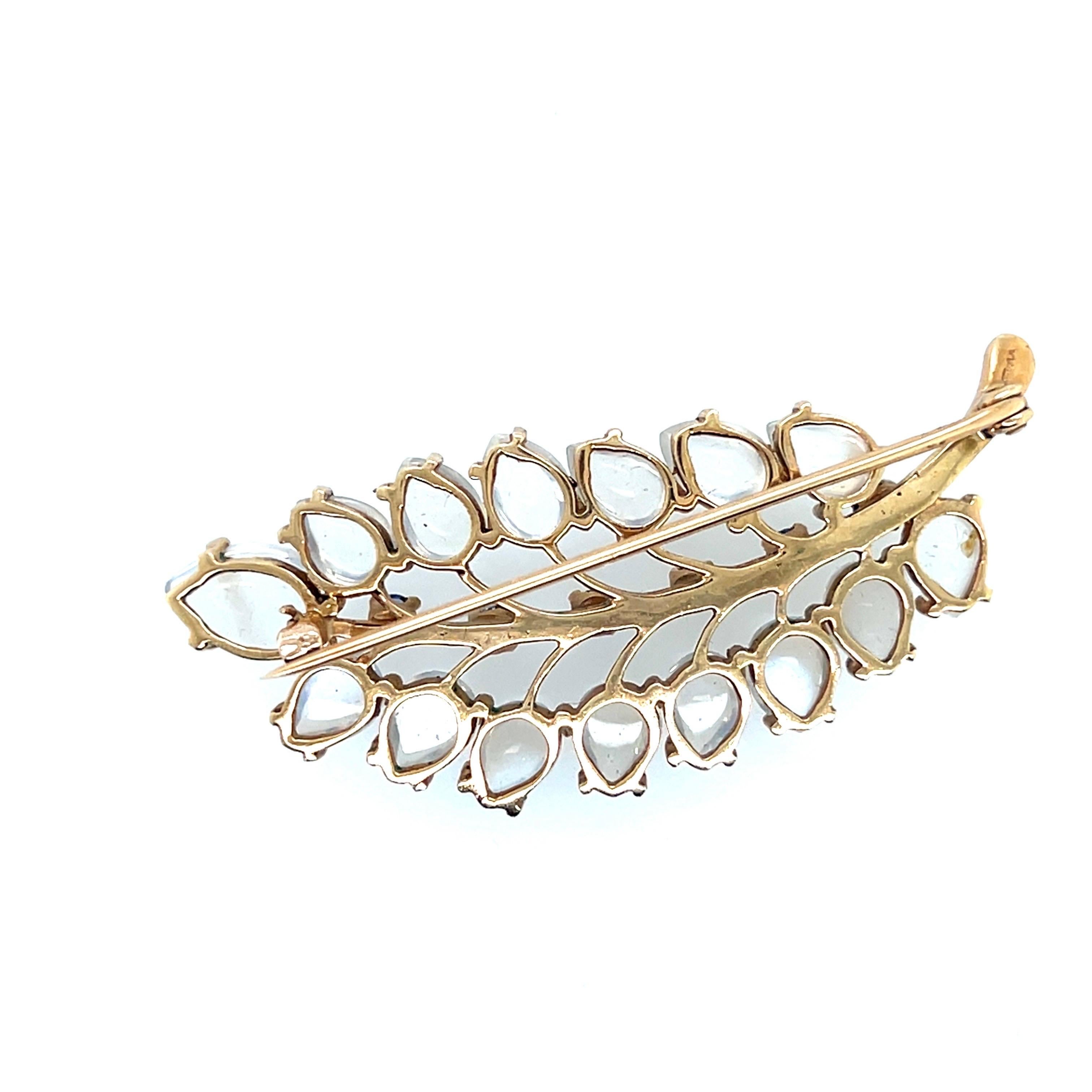 Retro Gold Sapphire and Rare Blue Cabochon Moonstone Leaf Shaped Pin Brooch 1970 For Sale 2