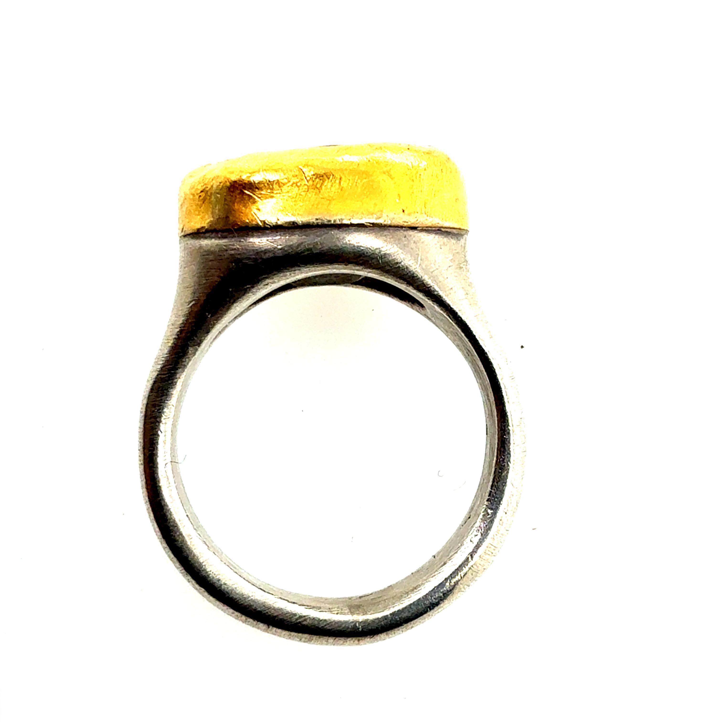 Anello retrò in oro e argento con labradorite blu iridescente Circa 1990 In condizioni buone in vendita a Los Angeles, CA
