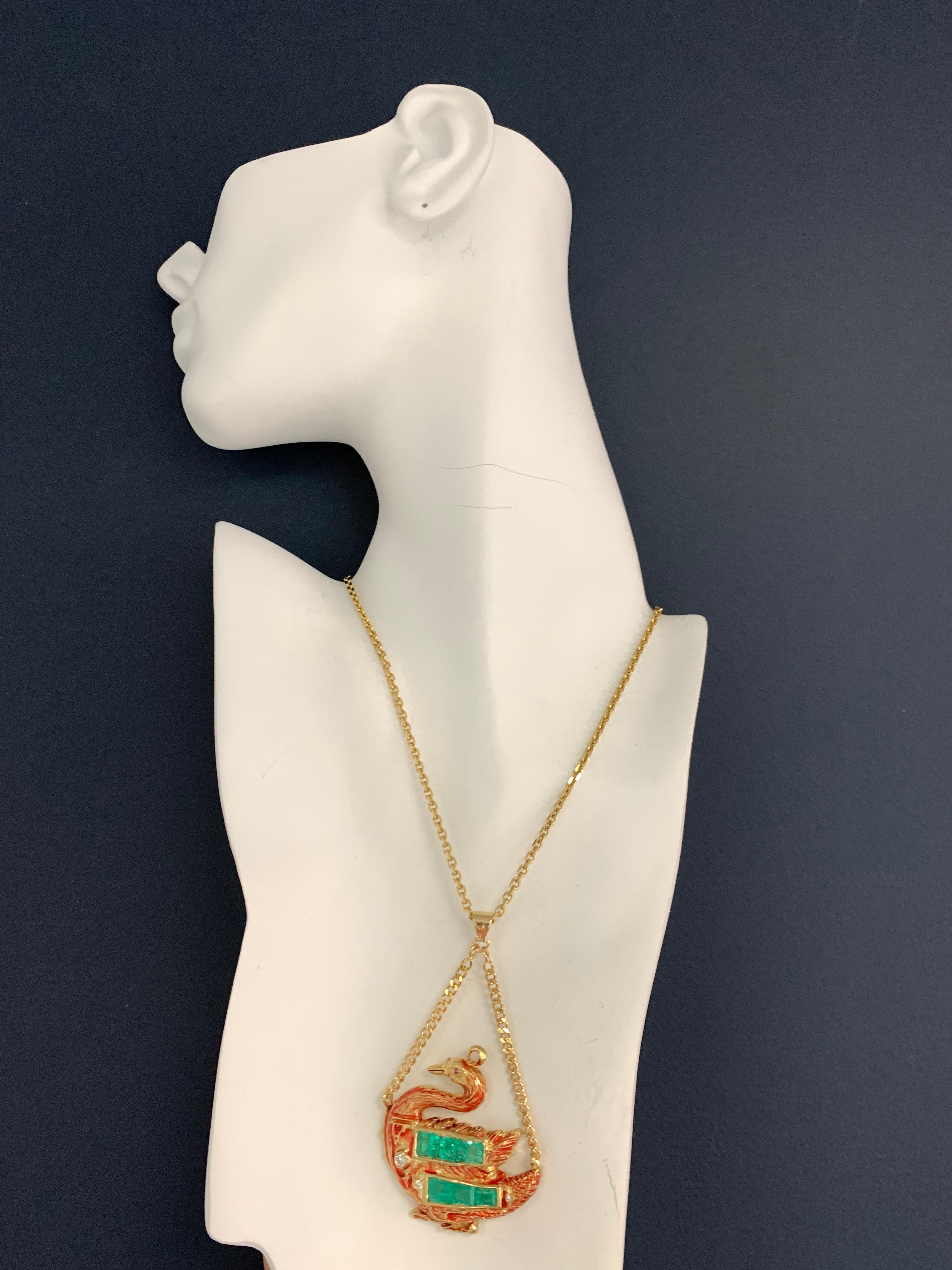 Pendentif Swan en or certifié GIA 6.50 Carat Emeraude Colombienne Naturelle Circa 1950 en vente 1