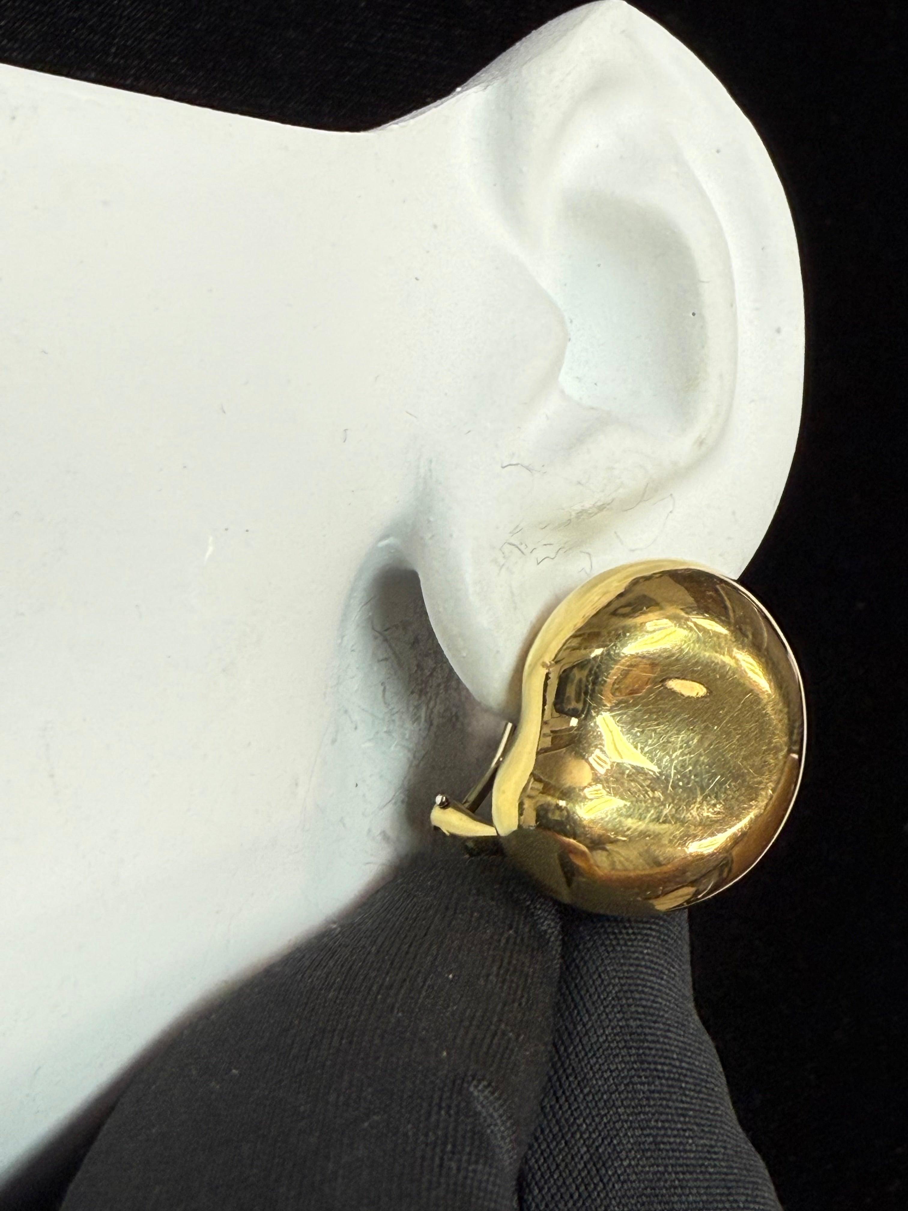 Women's Retro Gold Tiffany & Co. Signed Peretti Thumbprint Clip Statement Earrings For Sale