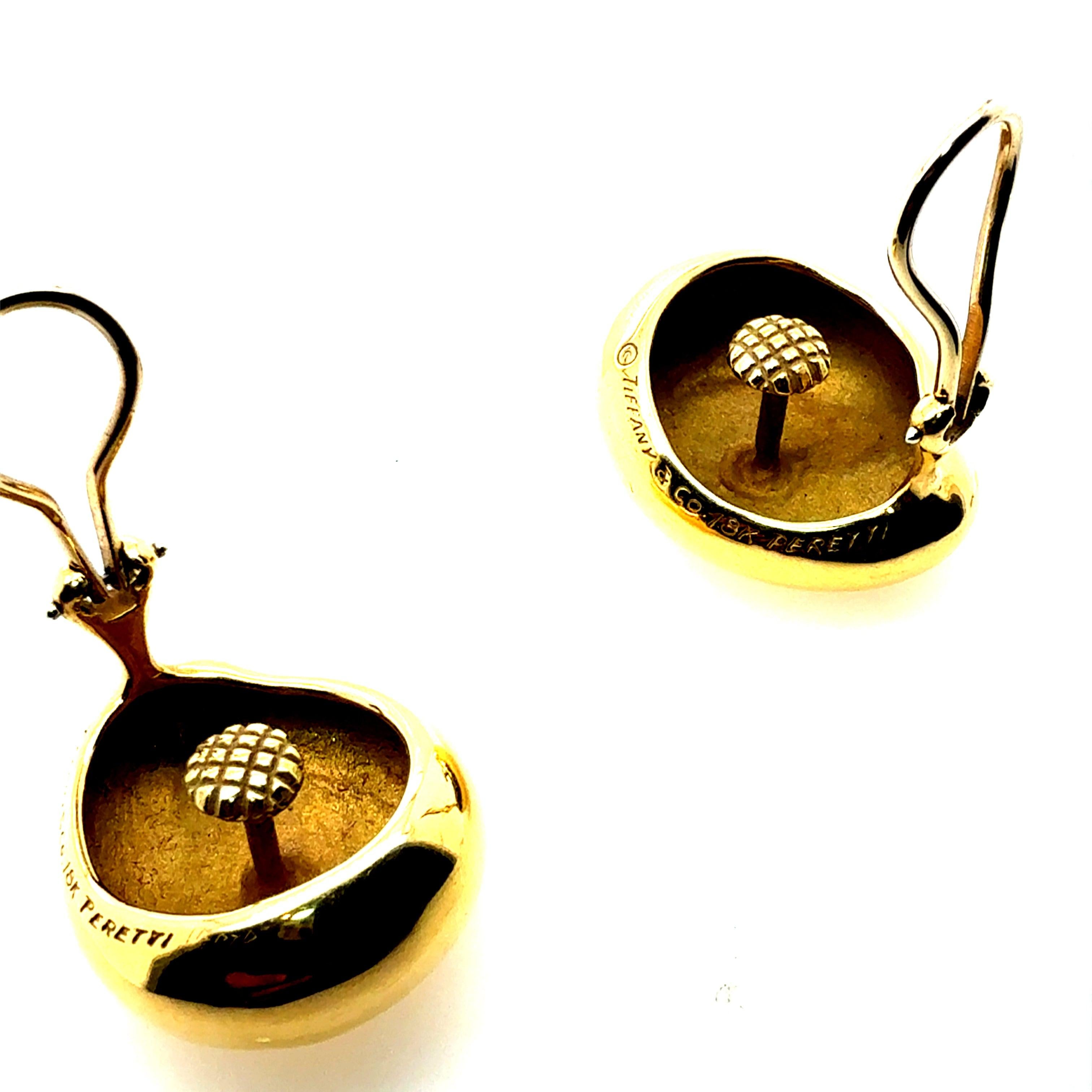 Retro Gold Tiffany & Co. Signed Peretti Thumbprint Clip Statement Earrings For Sale 3
