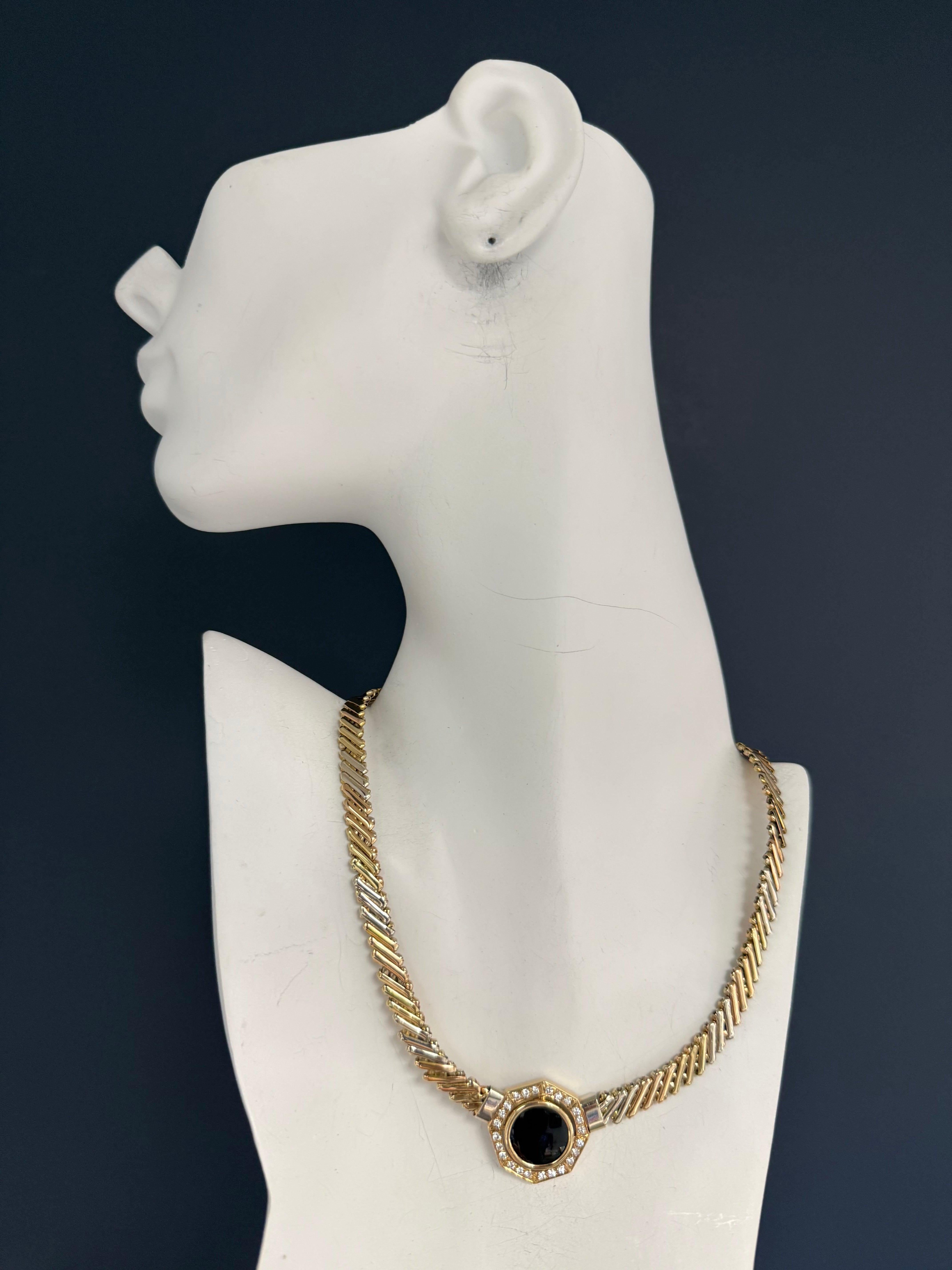 Round Cut Retro Gold Tri-Color 0.75 Carat Natural Diamond Onyx Statement Necklace Circle For Sale