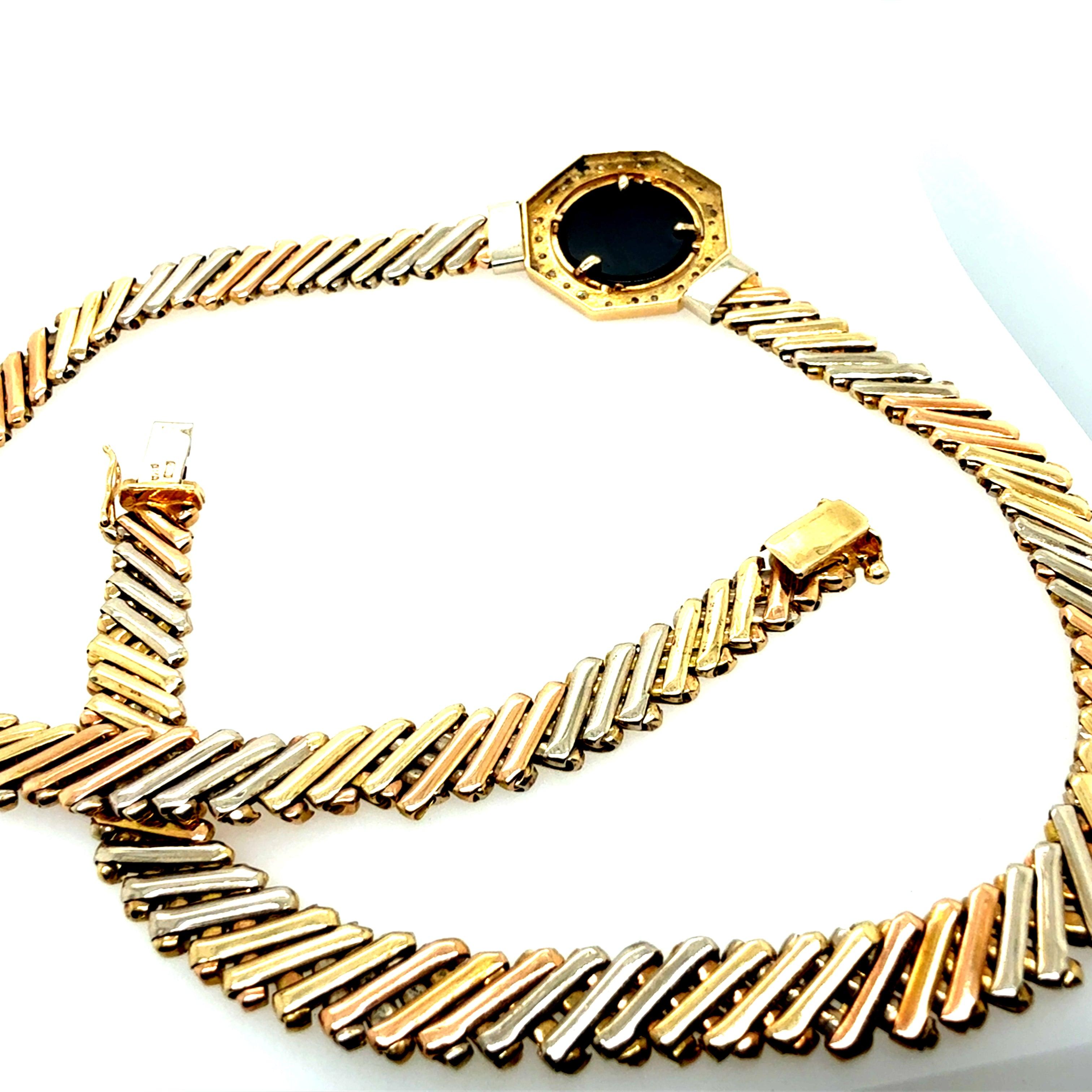 Retro Gold Tri-Color 0.75 Carat Natural Diamond Onyx Statement Necklace Circle For Sale 2