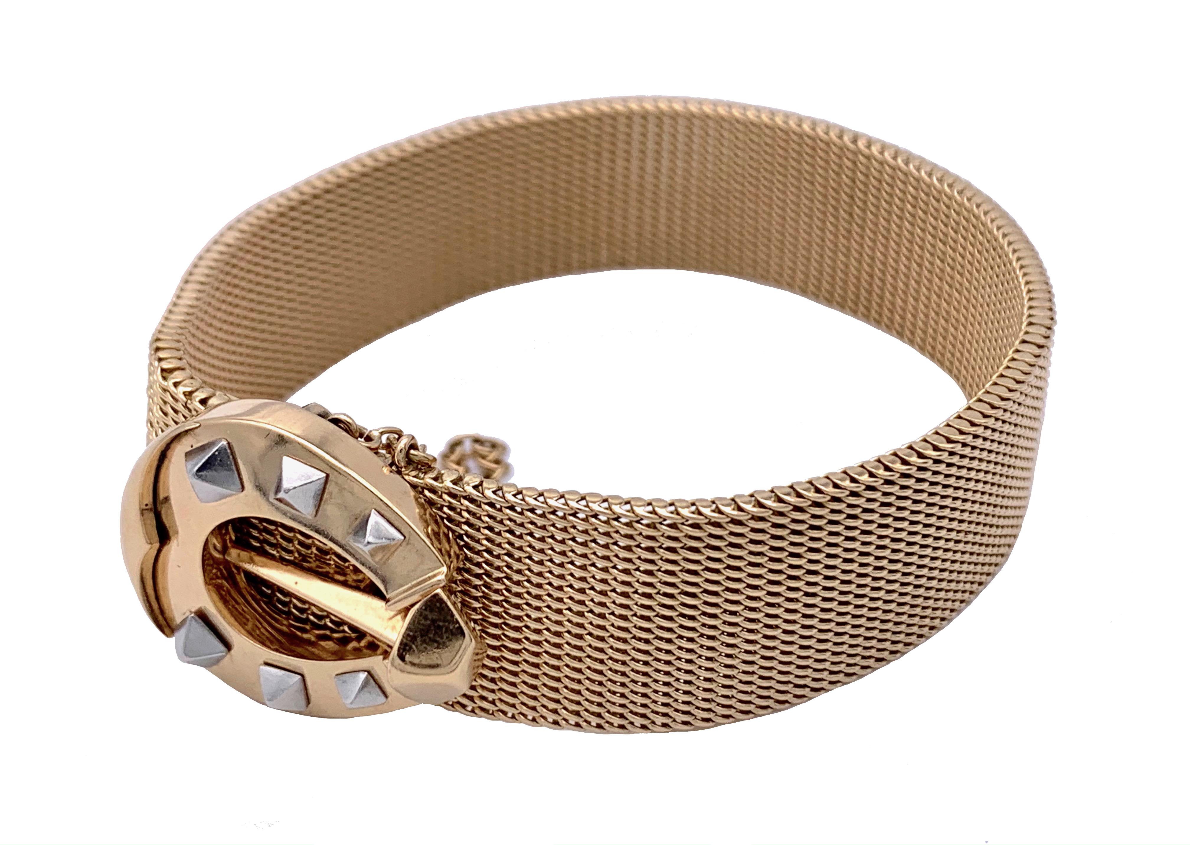 This elegant Retro woven reddish gold bracelet features a wonderful horse shoe clasp with white gold horse nails.