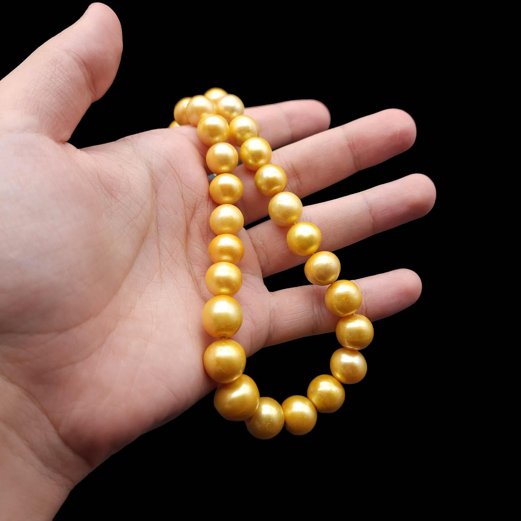 Retro Abgestufte goldene Perlenkette mit Sterlingsilber-Verschluss für Damen oder Herren im Angebot