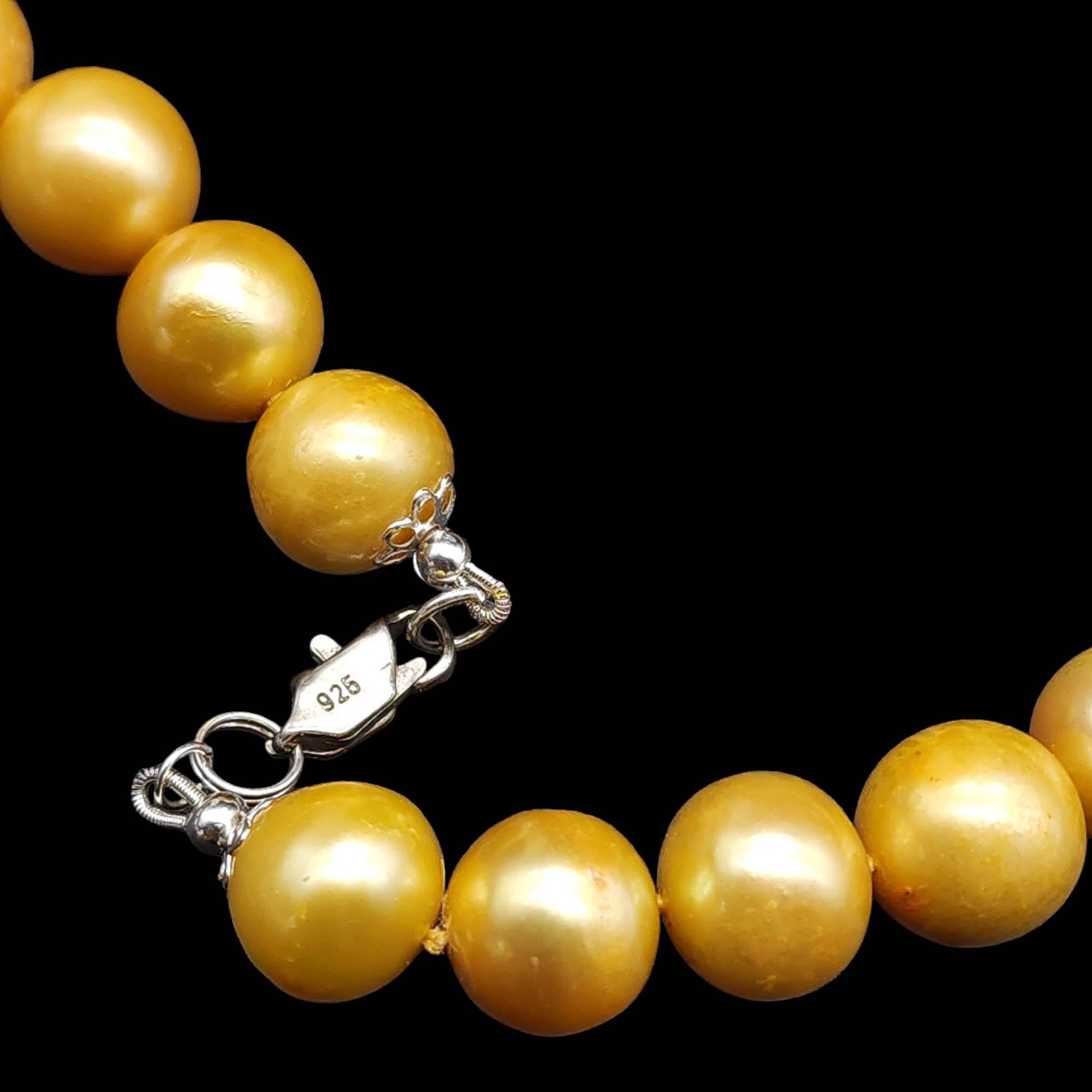 Women's or Men's Retro Graduated Golden Pearl Necklace with Sterling Silver Clasp For Sale