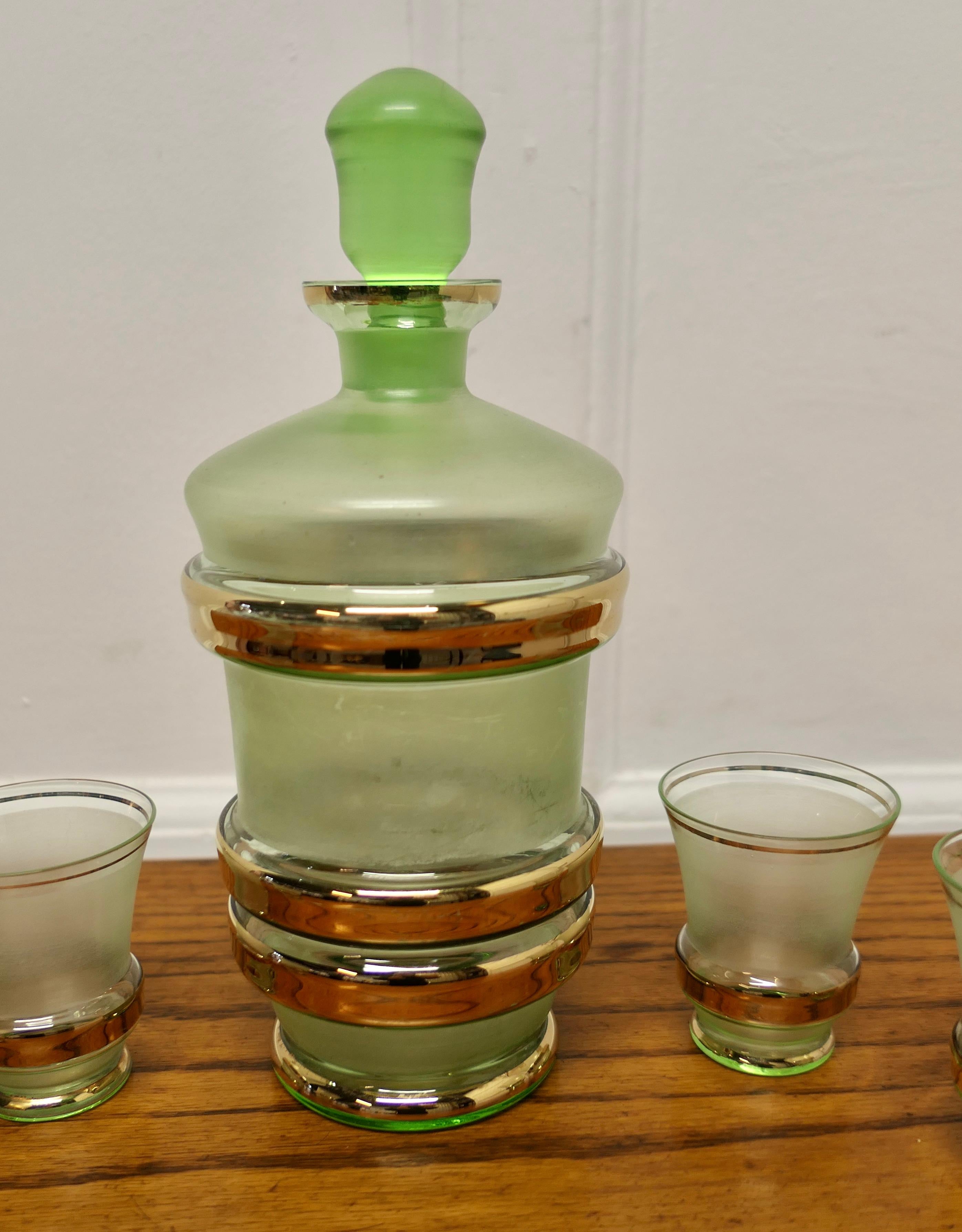 Mid-Century Modern Retro Green and Gold Glass Sherry Decanter and 4 Glasses    Undoubtedly Retro  For Sale