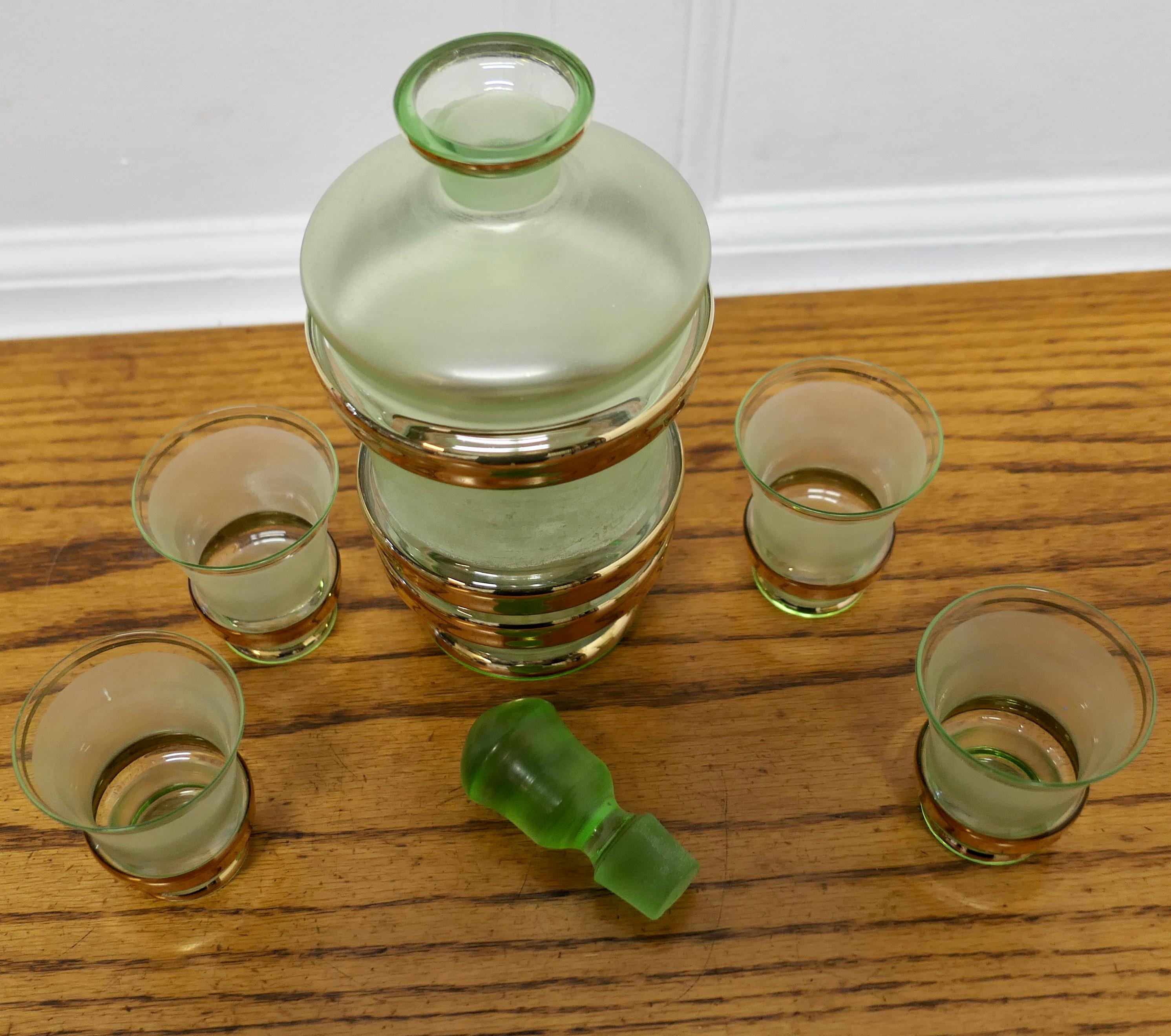 Mid-20th Century Retro Green and Gold Glass Sherry Decanter and 4 Glasses    Undoubtedly Retro  For Sale