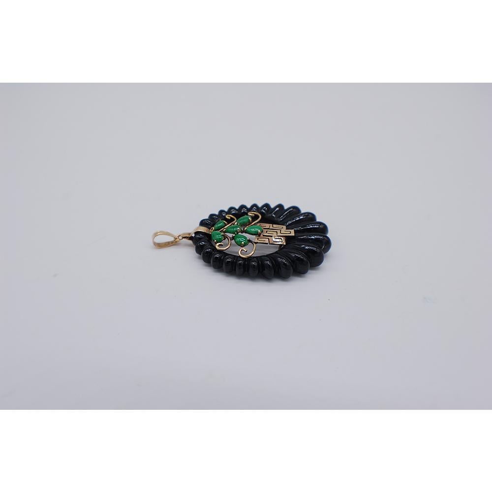  Green Jade and Black Onyx Corrugated Pendant Framed 14 Karat Yellow Gold In Good Condition In Laguna Hills, CA