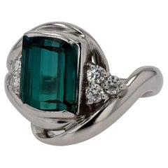 Bague de fiançailles rétro en tourmaline verte et diamants 