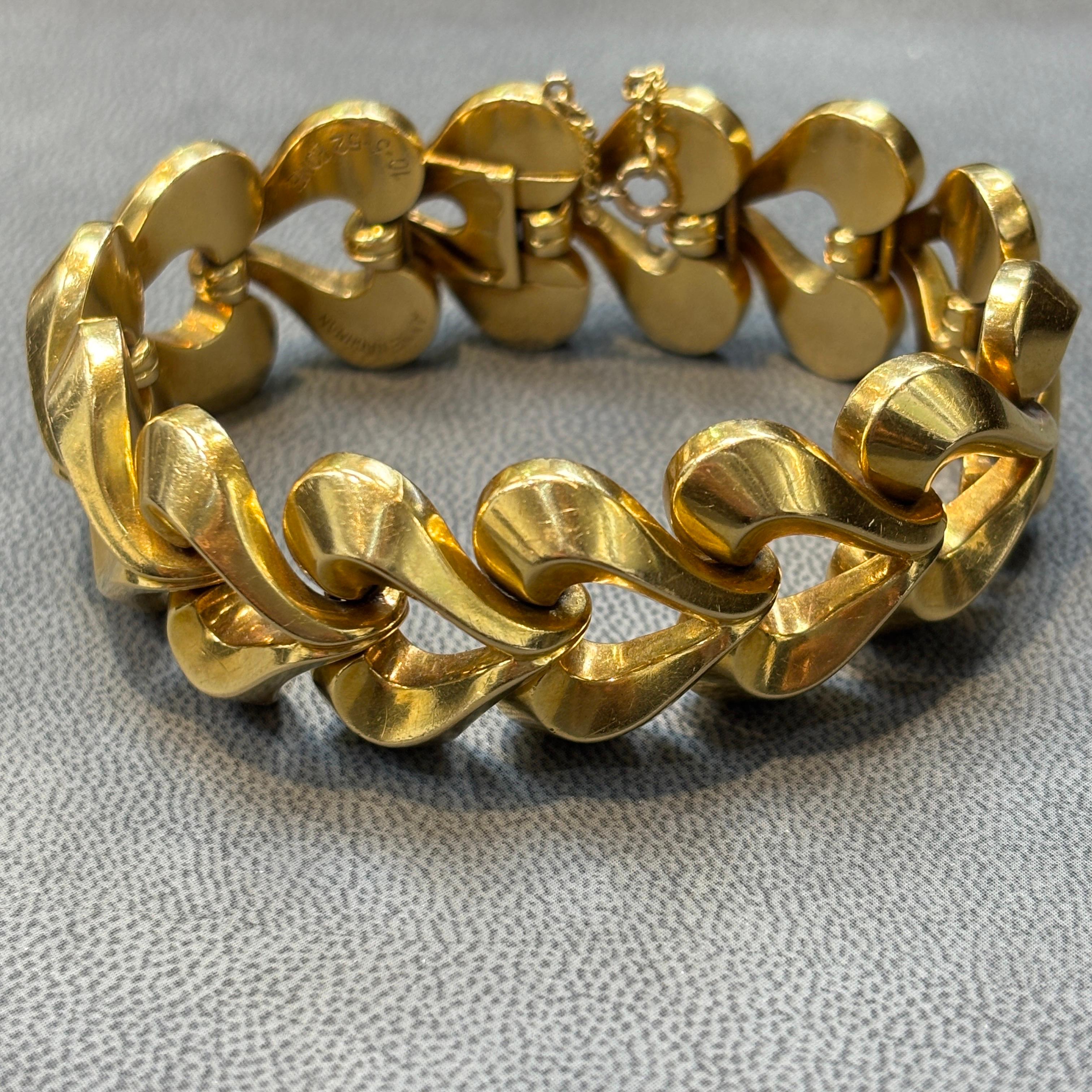 Retro Heart Shape Gold Link Bracelet For Sale 6