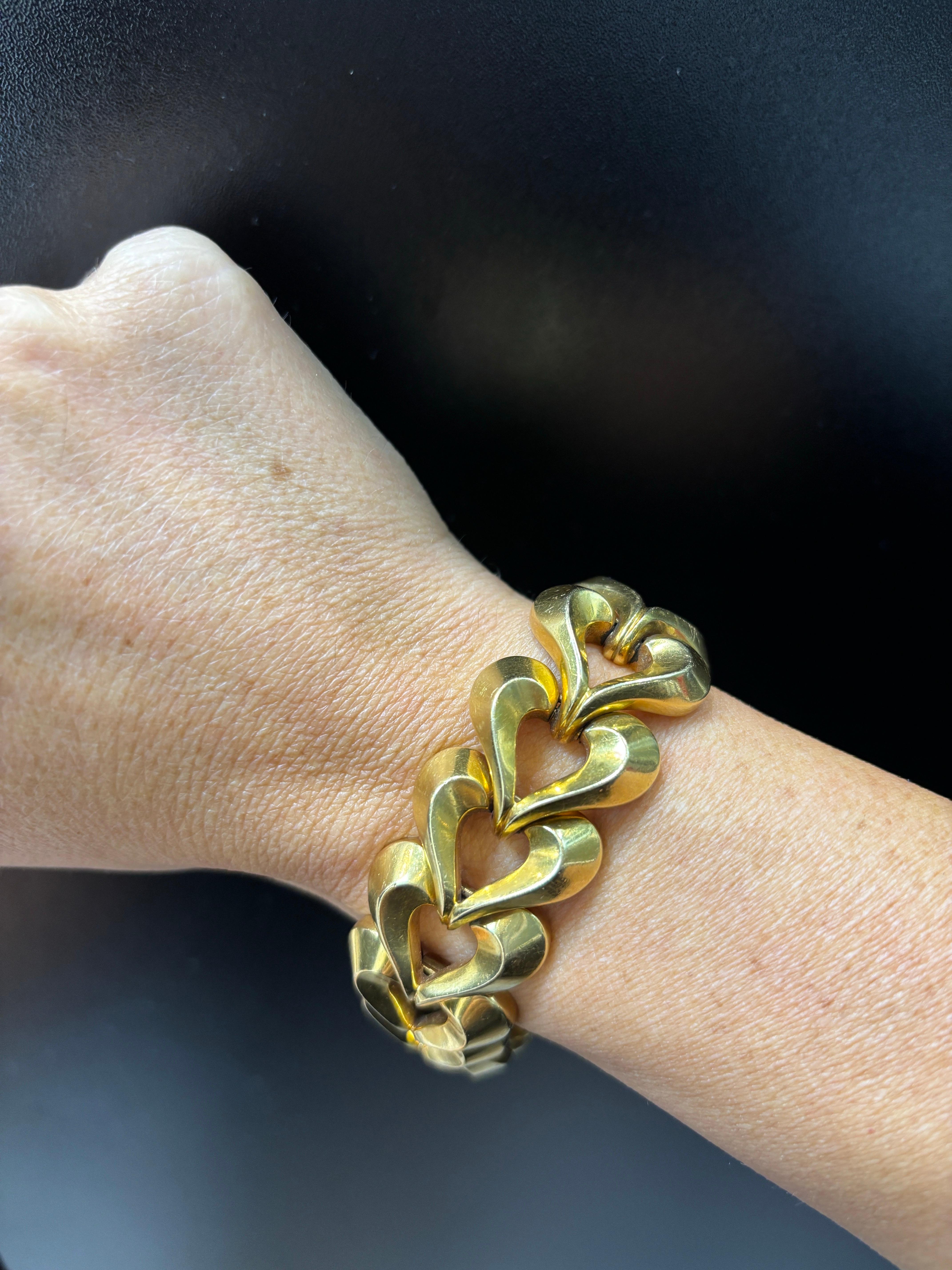 Retro Heart Shape Gold Link Bracelet

A gold bracelet featuring heart motif links with a safety lock.

Measurements: 7