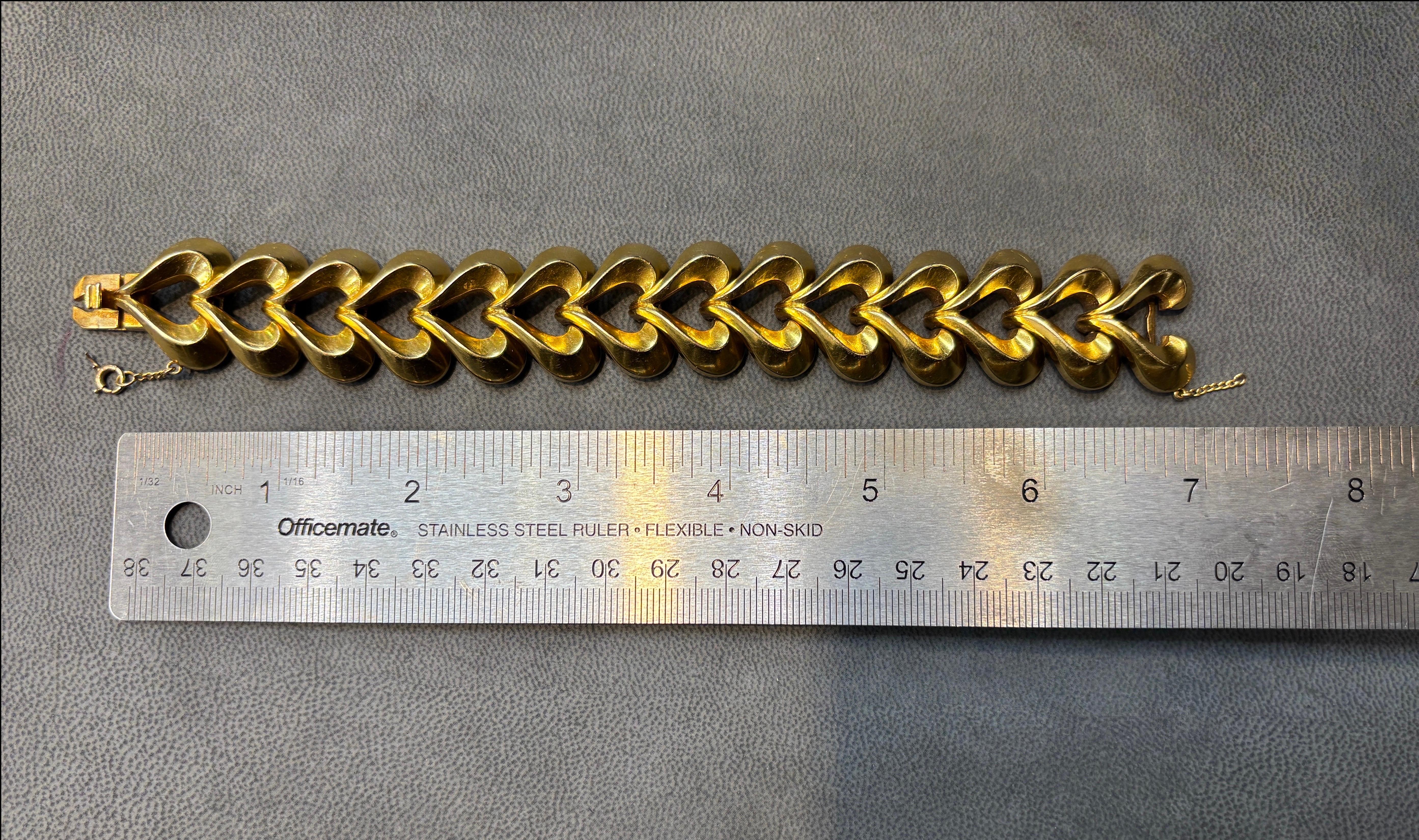 Retro Heart Shape Gold Link Bracelet For Sale 3