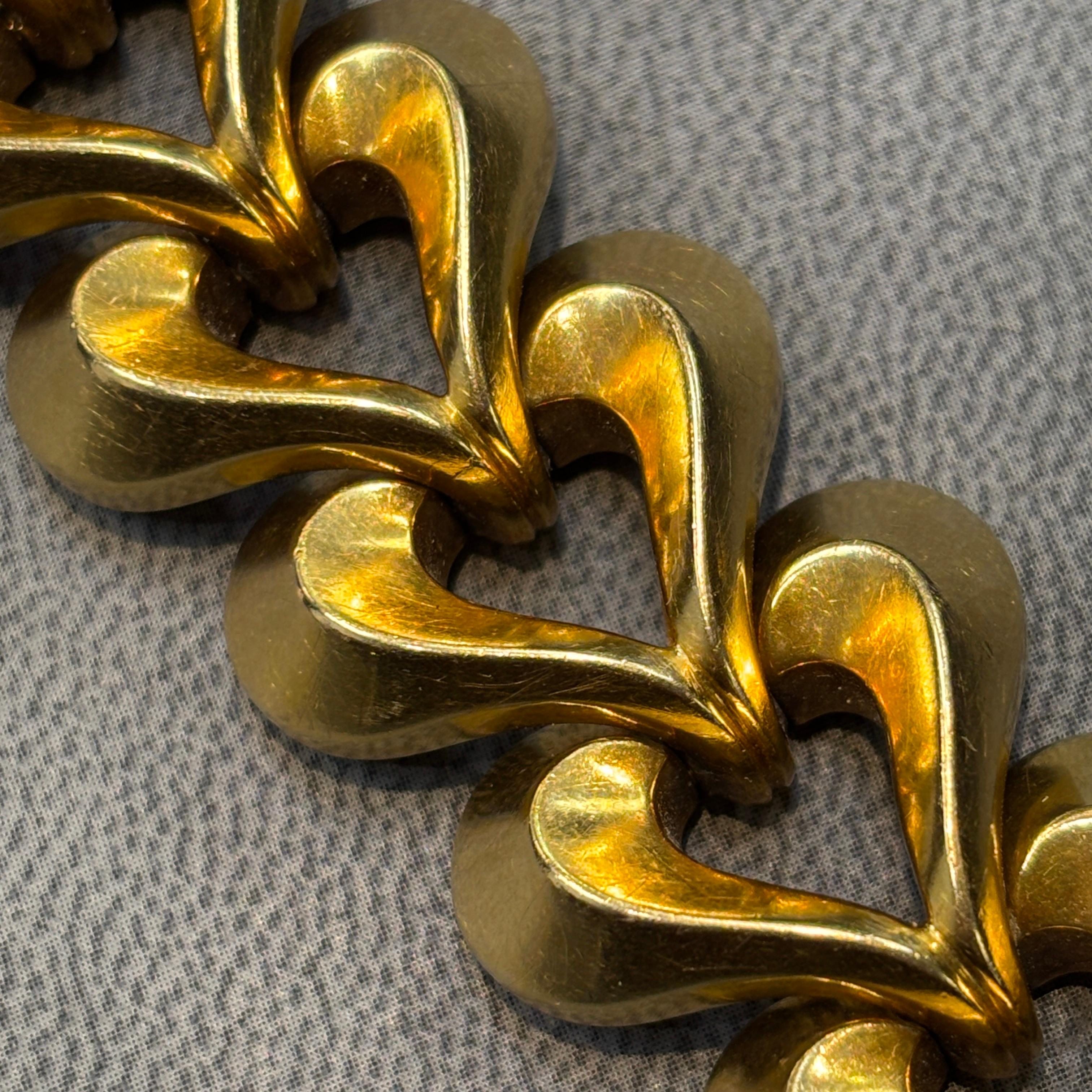 Retro Heart Shape Gold Link Bracelet For Sale 4