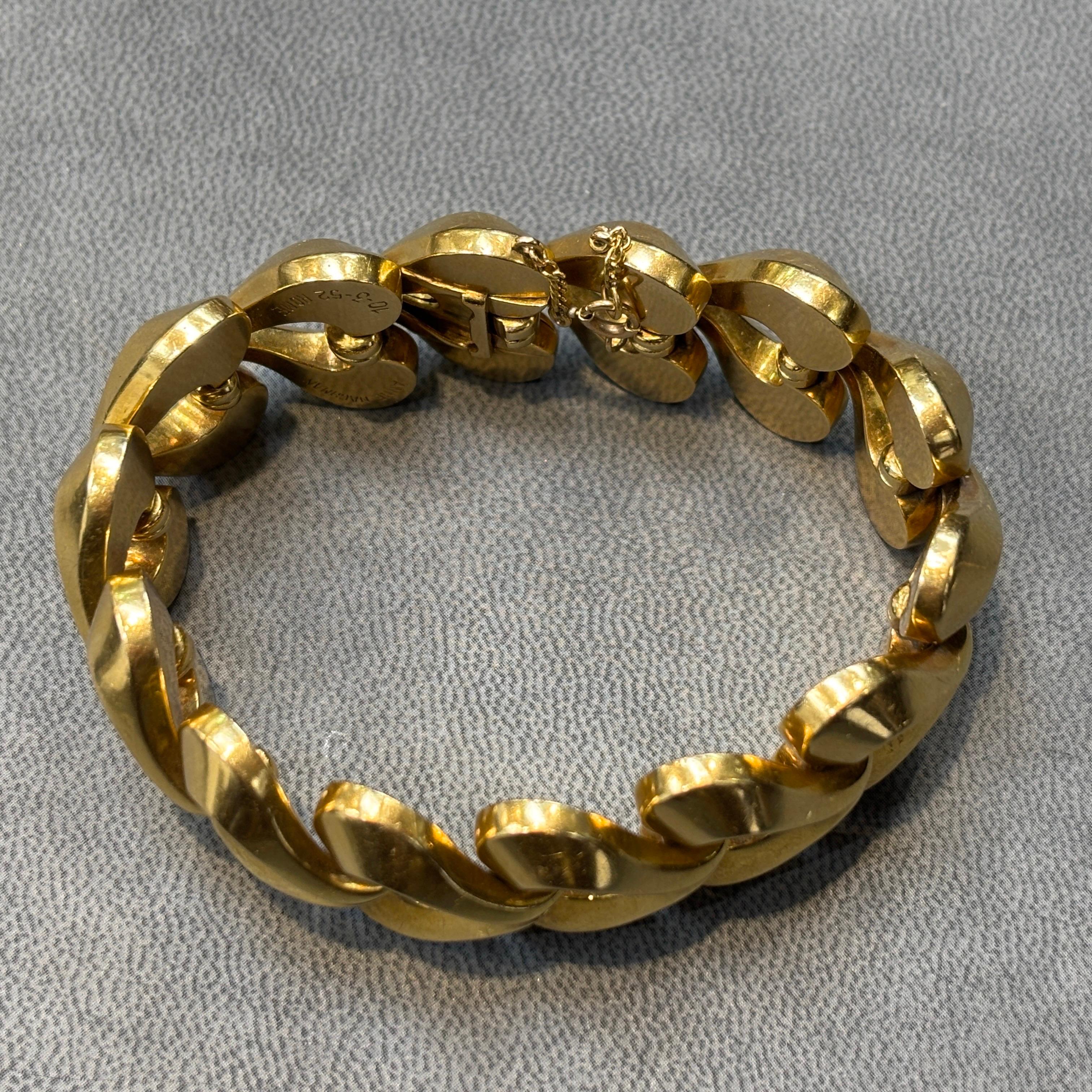 Retro Heart Shape Gold Link Bracelet For Sale 5