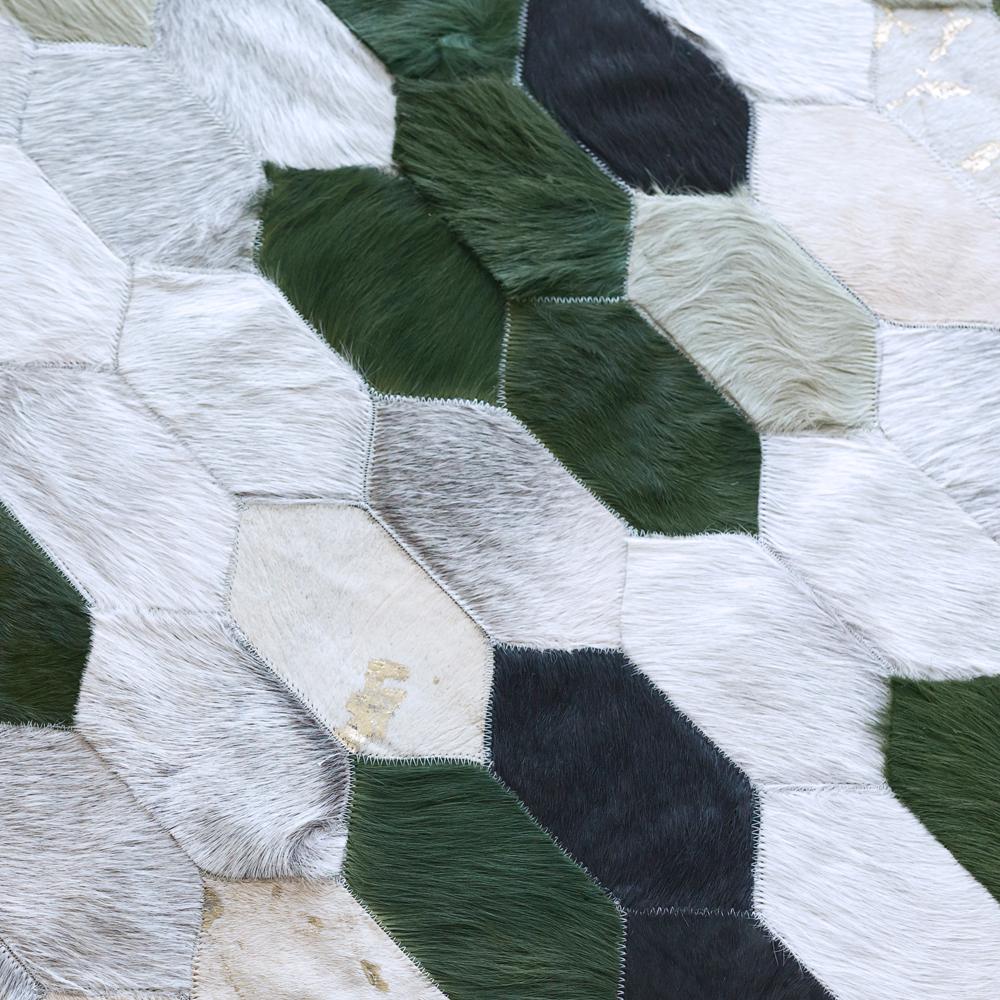 Retro-inspirierter, anpassbarer Hornet Moss Rindsleder Teppich rechteckig klein (Art déco) im Angebot