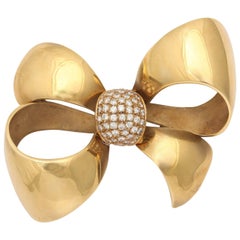 Retro Italian 18 Karat Gold Bow with Diamond Cluster Knot
