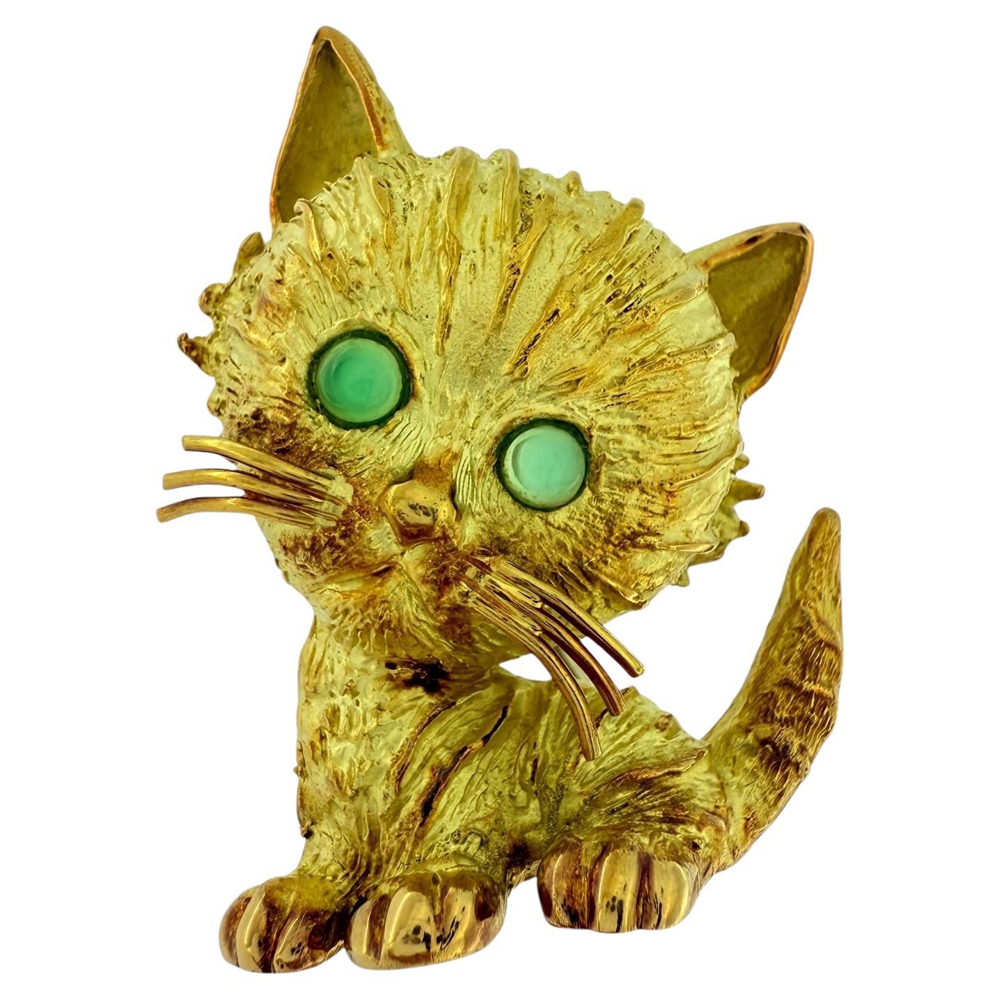 Retro Italian 18 karat Gold Cat Brooche with Emeralds