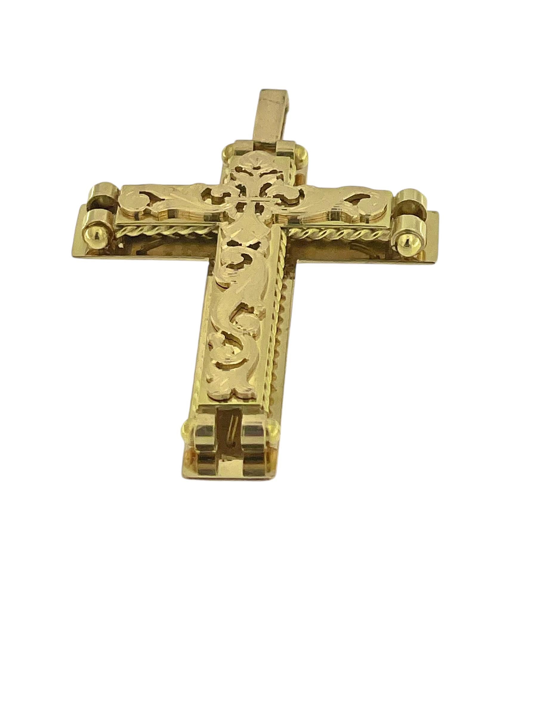 Croix italienne rétro en or jaune avec motif de fleur de lys en vente 1