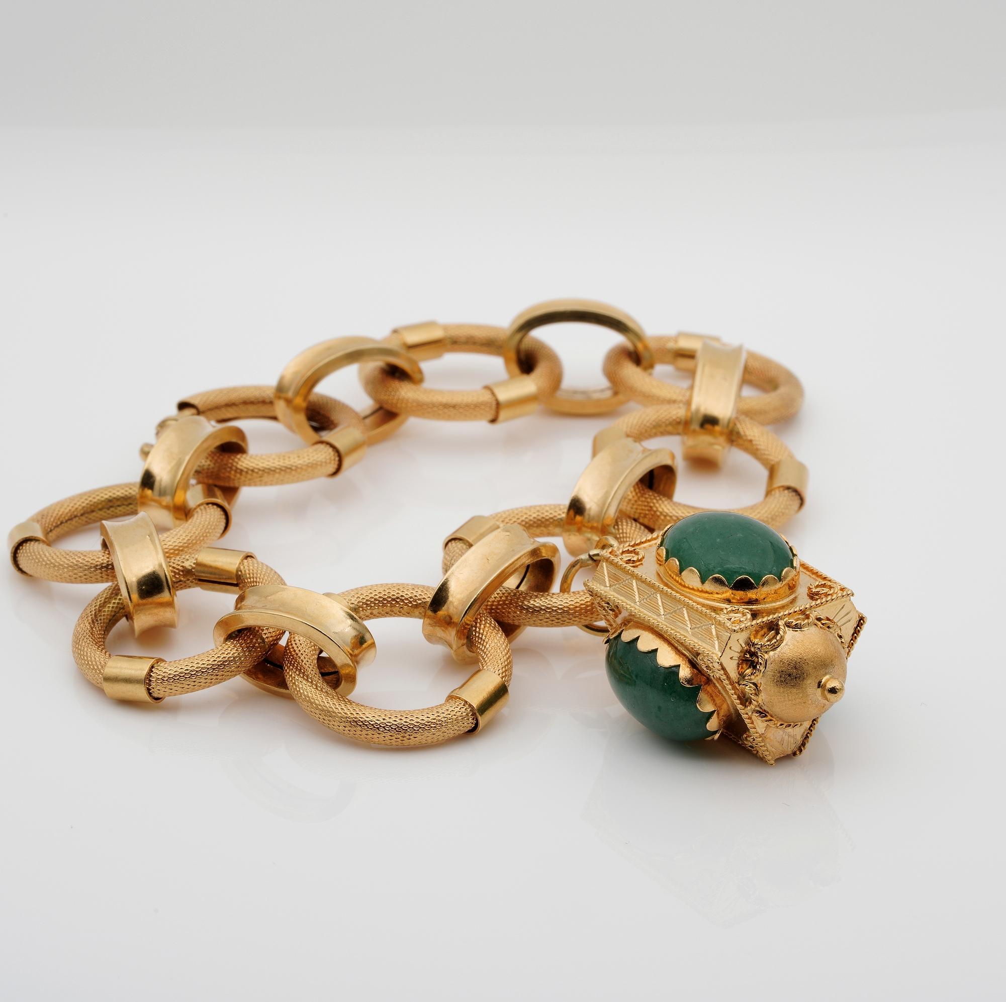 Retro Italian Etruscan Revival Fob Bracelet 18 KT Gold In Good Condition For Sale In Napoli, IT