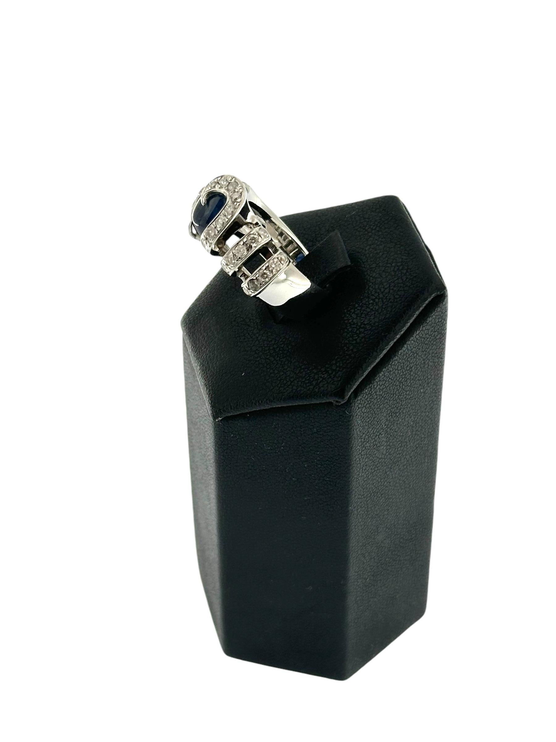 Anello retrò in oro bianco con diamanti e zaffiro in vendita 2