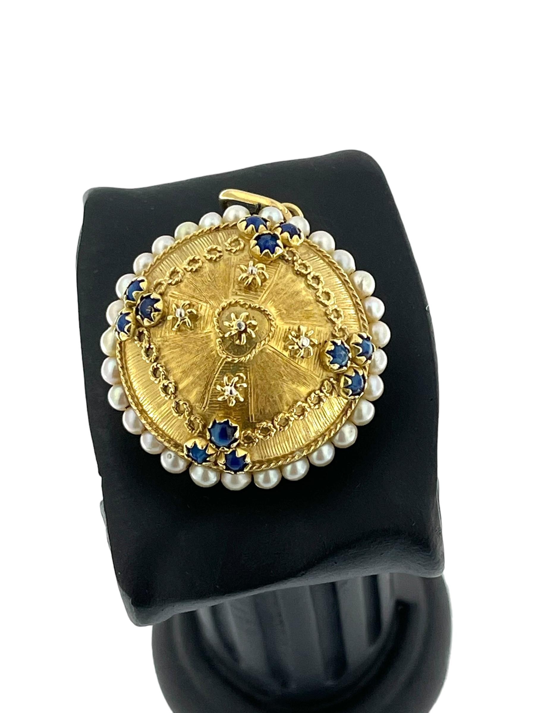 The Retro Italian Yellow Gold Pendant with Pearls and Lapis Lazuli is a magnificent piece that blends vintage charm with intricate craftsmanship. Crafted from luxurious 18kt yellow gold, this pendant showcases a rich combination of materials and