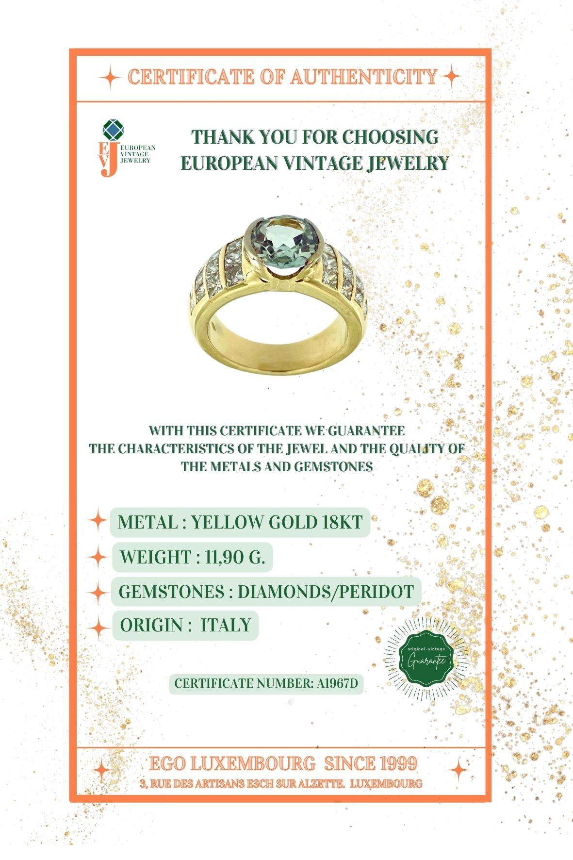 Retro Italian Yellow Gold Ring with Peridot and Diamonds For Sale 5