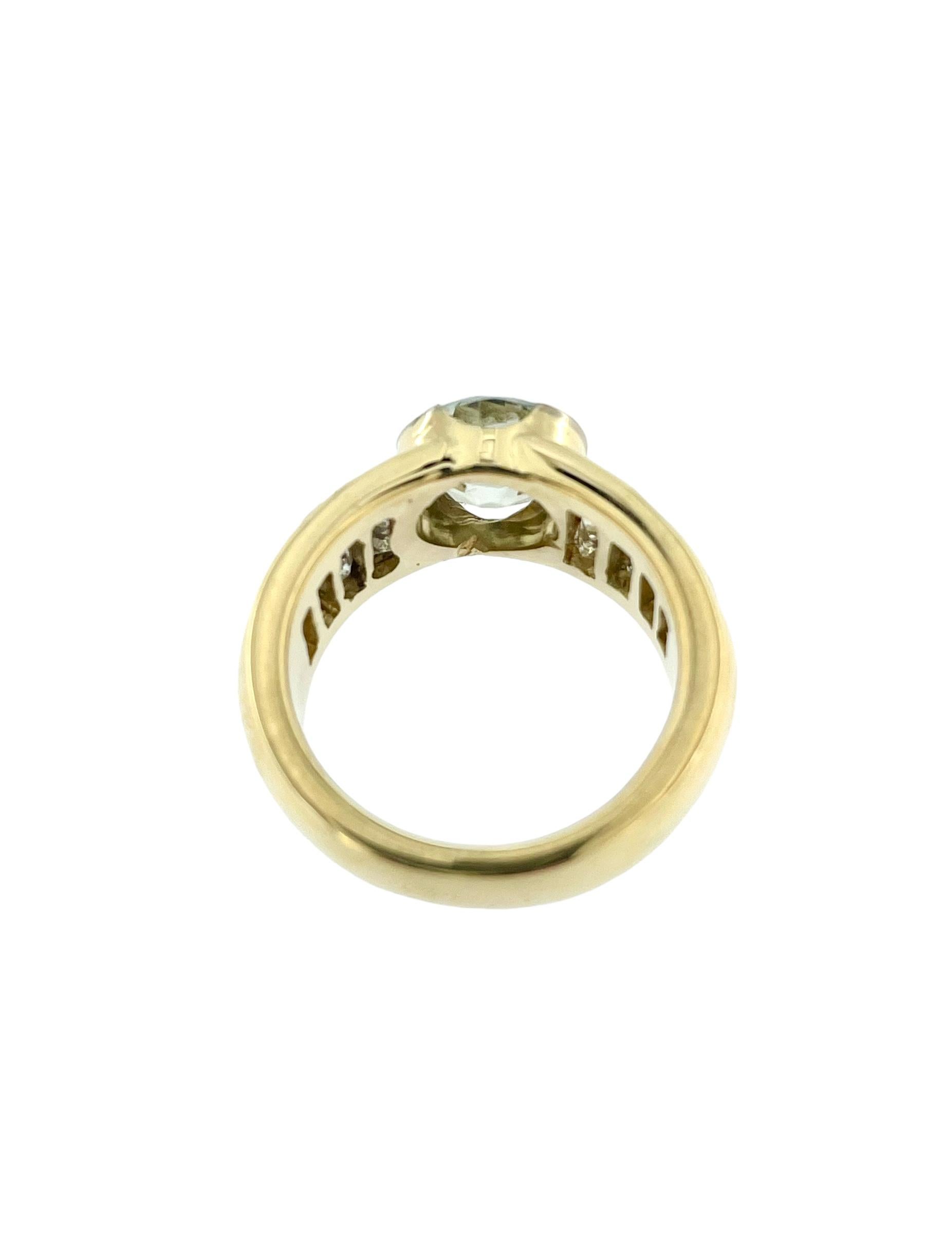 Retro Italian Yellow Gold Ring with Peridot and Diamonds For Sale 4