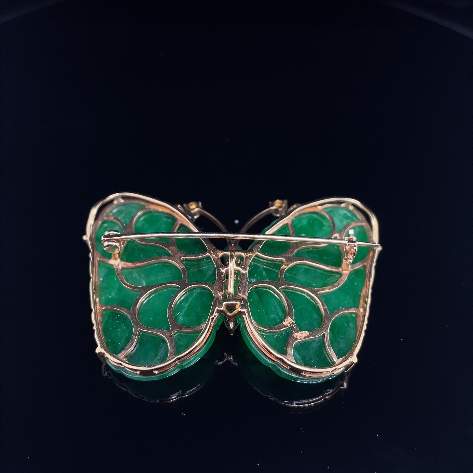 Retro Schmetterlingsbrosche aus natürlicher, unbehandelter Jade und Diamanten, um 1960 im Zustand „Gut“ im Angebot in London, GB