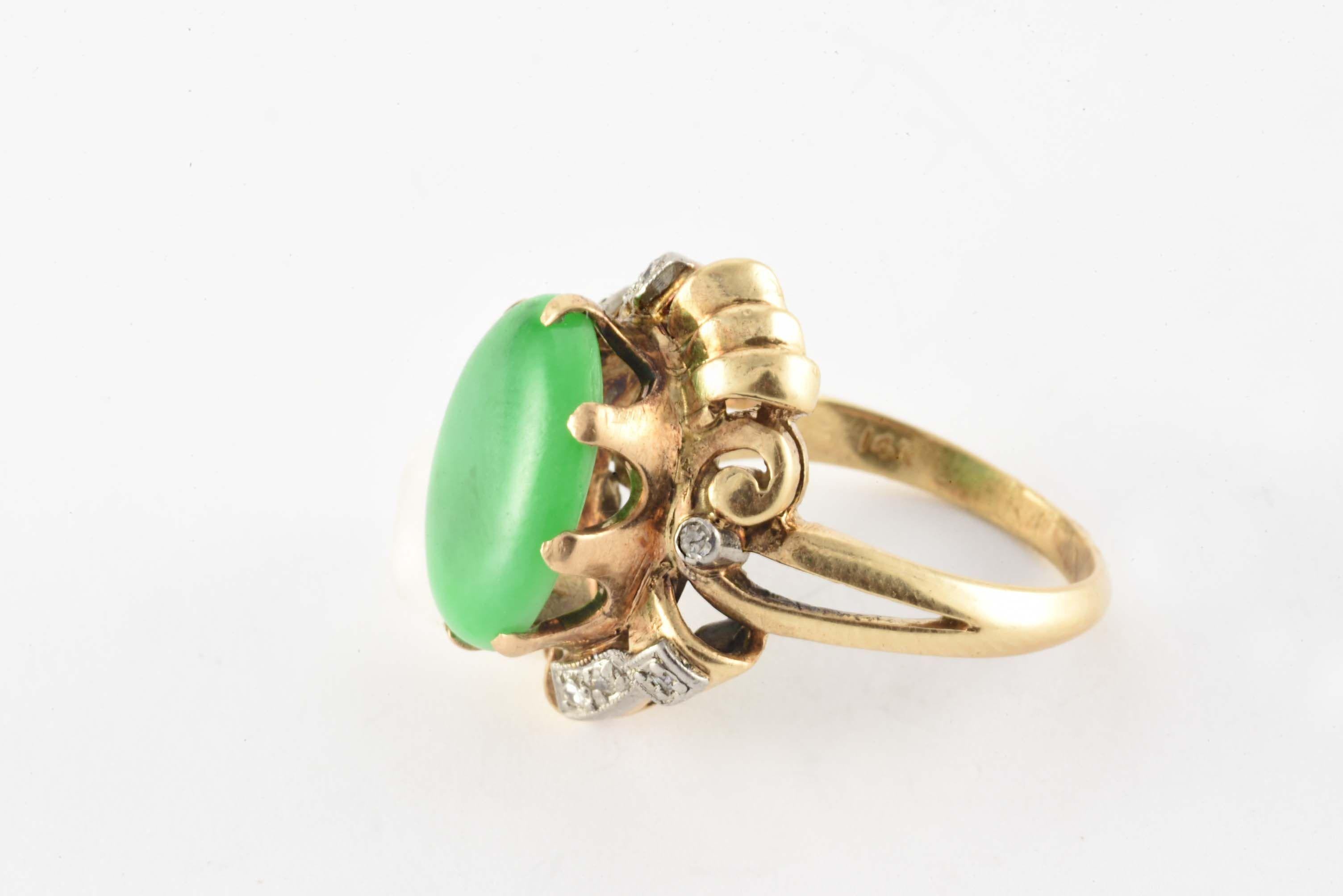 Anillo de cóctel retro de jade y diamantes Retro en venta