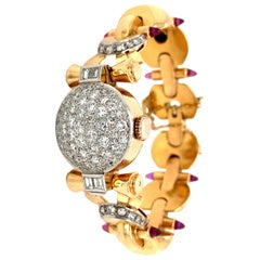 Montre-bracelet rétro rétro pour femme en or jaune avec diamants et rubis en forme de pain de sucre