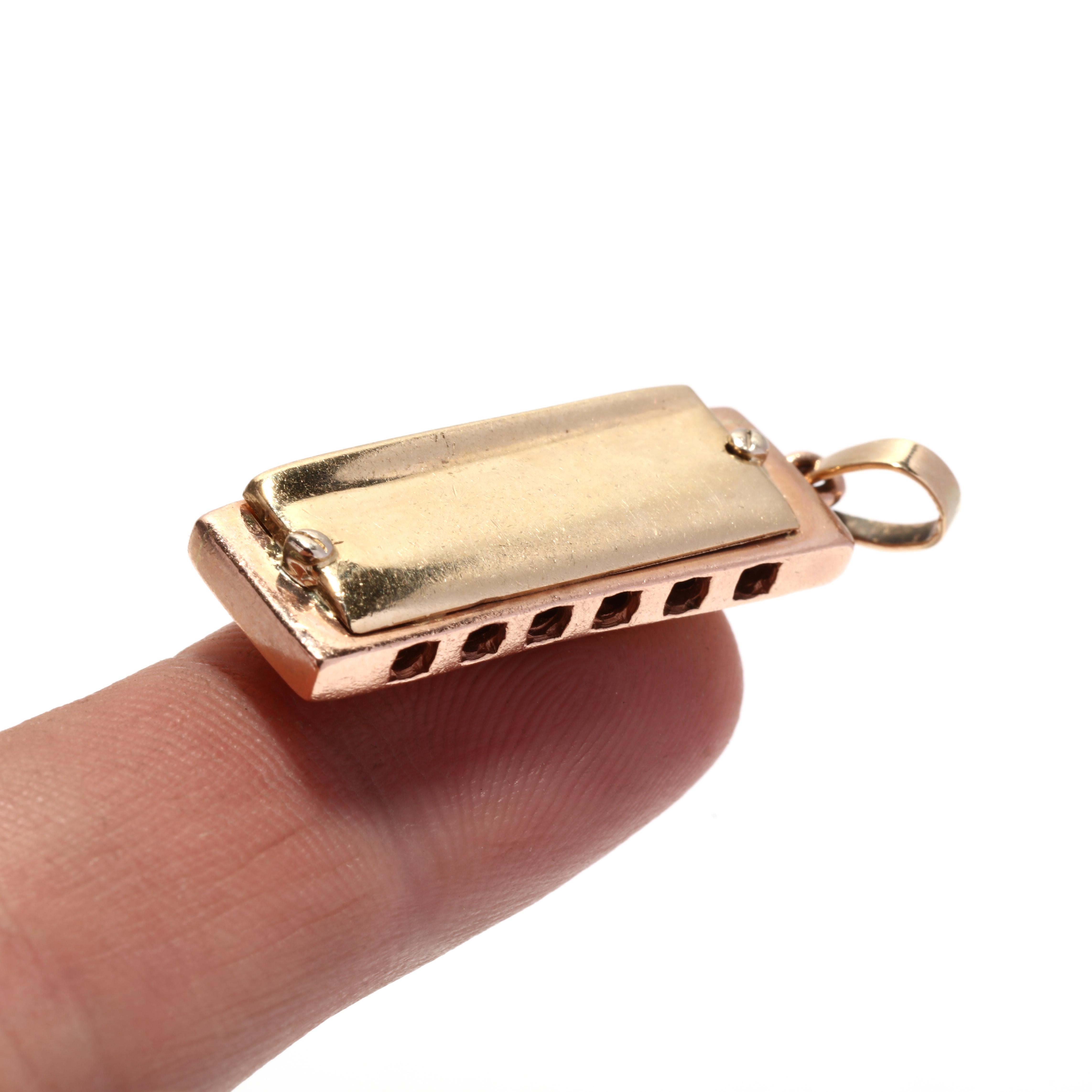 Grande breloque/pendentif harmonica rétro en or rose et jaune 14 carats Bon état - En vente à McLeansville, NC